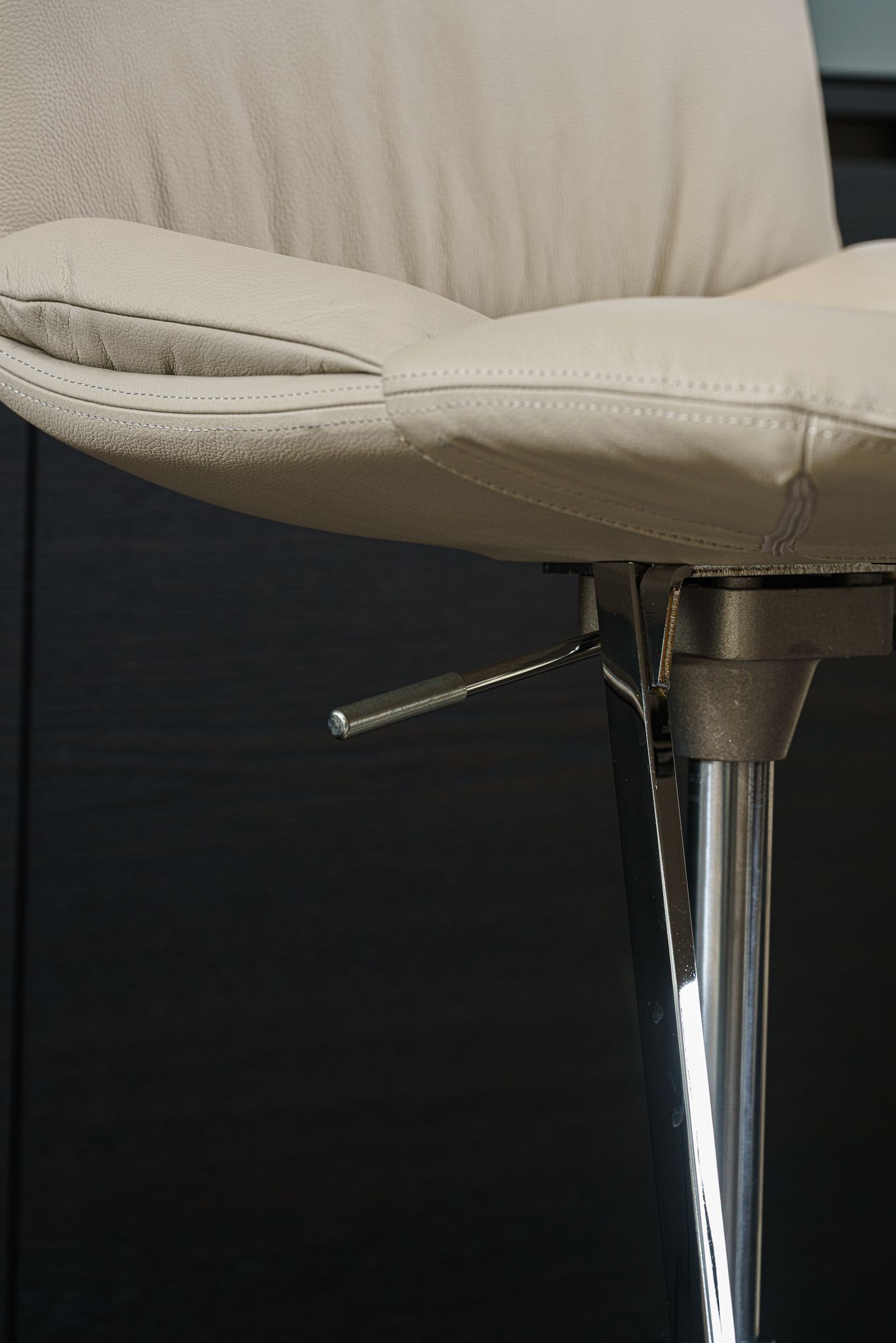 Cattelan Italia Стул барный на алюминиевой базе Axel от Cattelan Italia — в интерьере