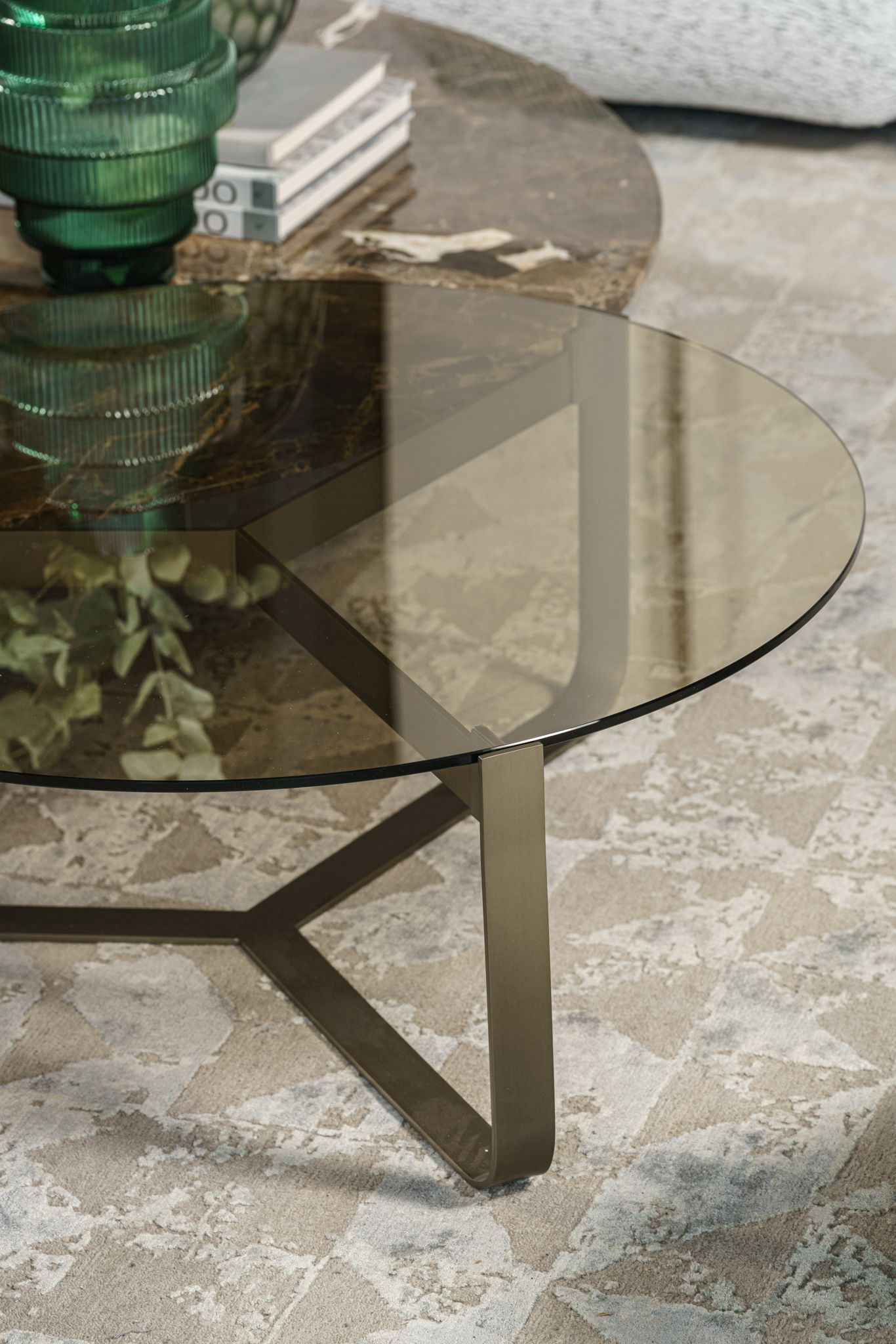 Flou Журнальный столик Yari 80 Bronzed Glass от Flou — в интерьере