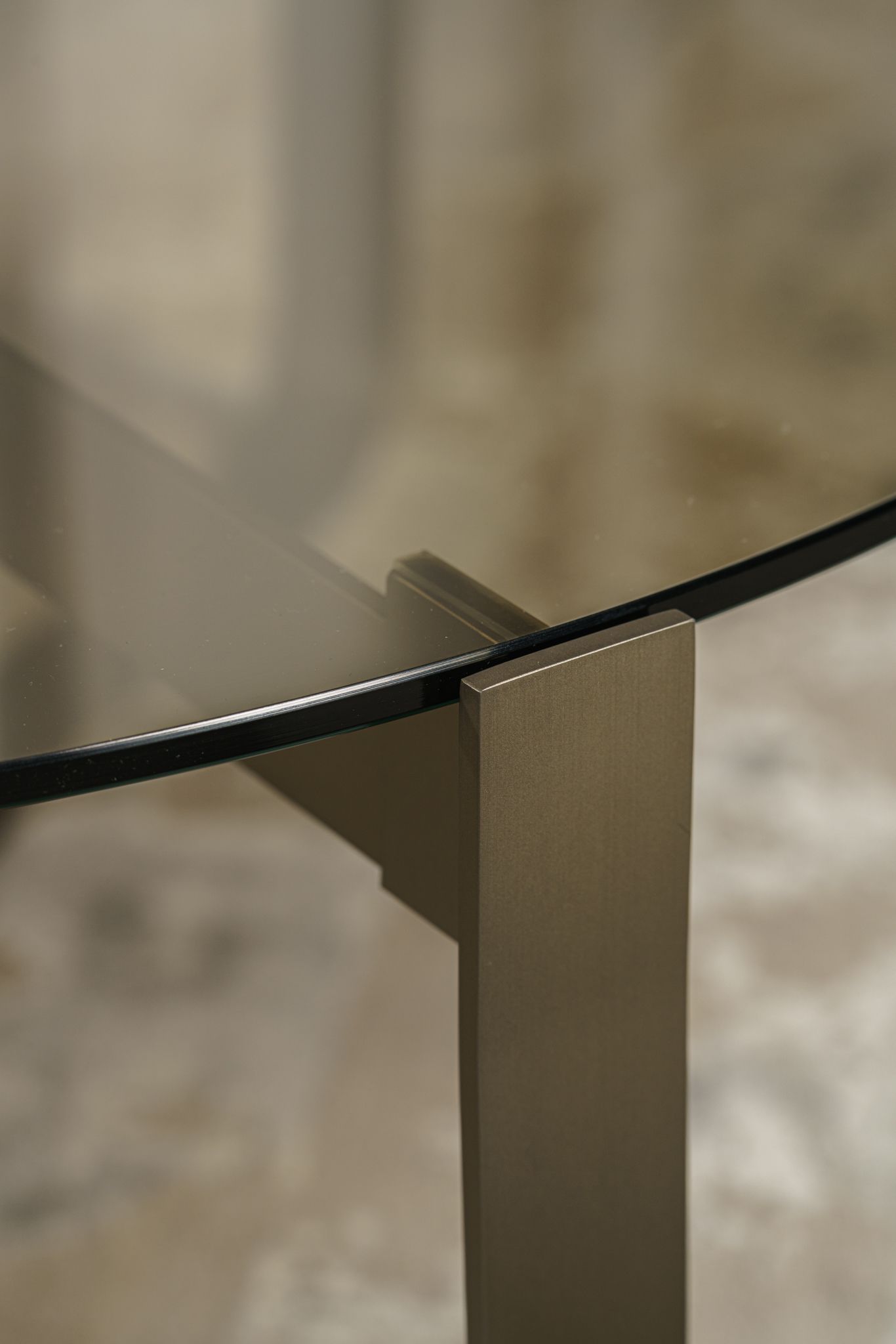 Flou Журнальный столик Yari 80 Bronzed Glass от Flou — в интерьере