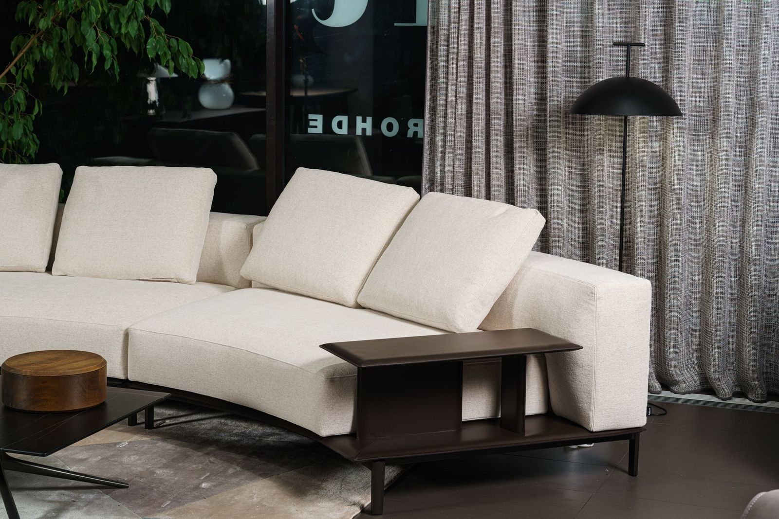 Poliform Диван Brera Naxos 18 Canapa от Poliform — в интерьере