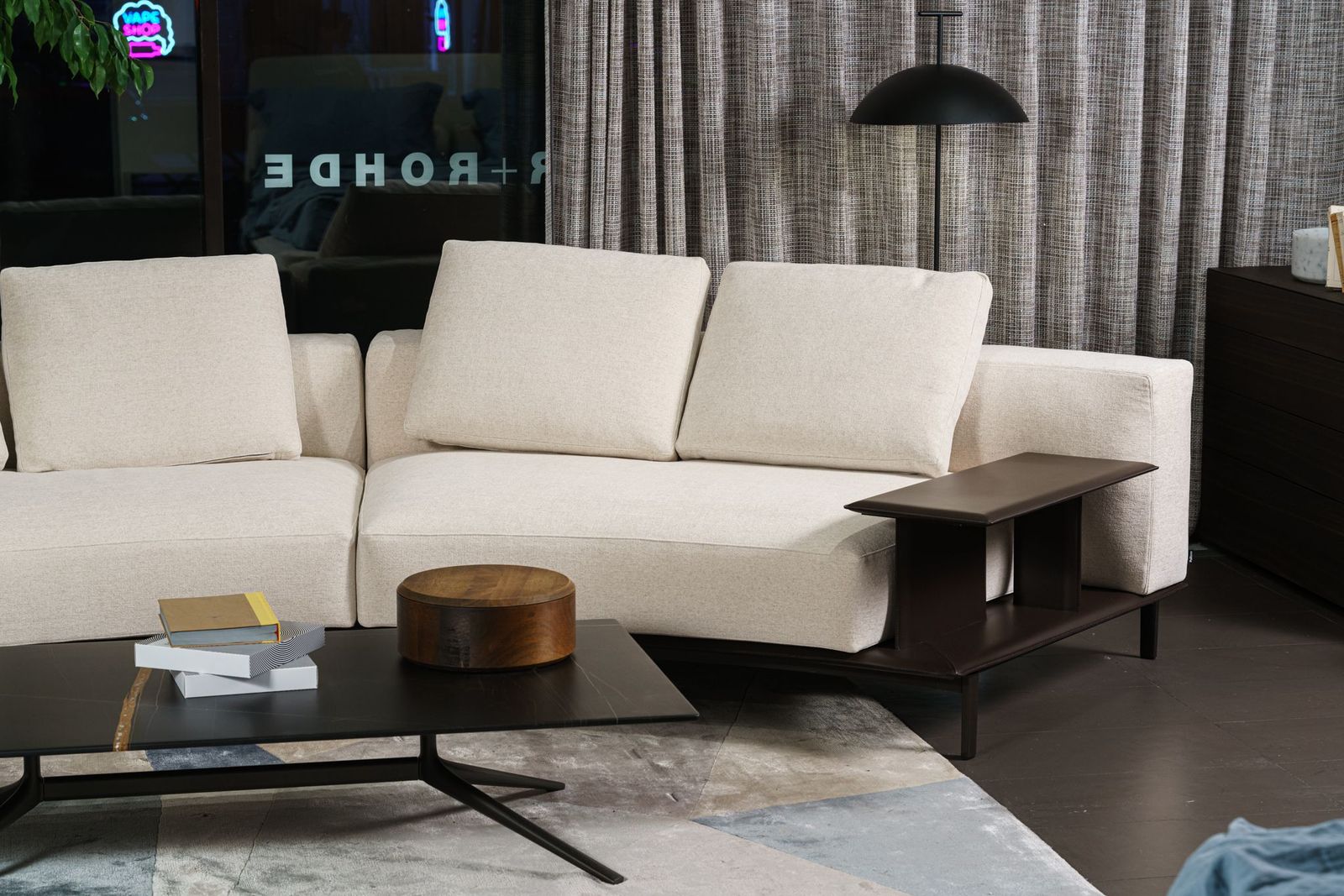 Poliform Диван Brera Naxos 18 Canapa от Poliform — в интерьере