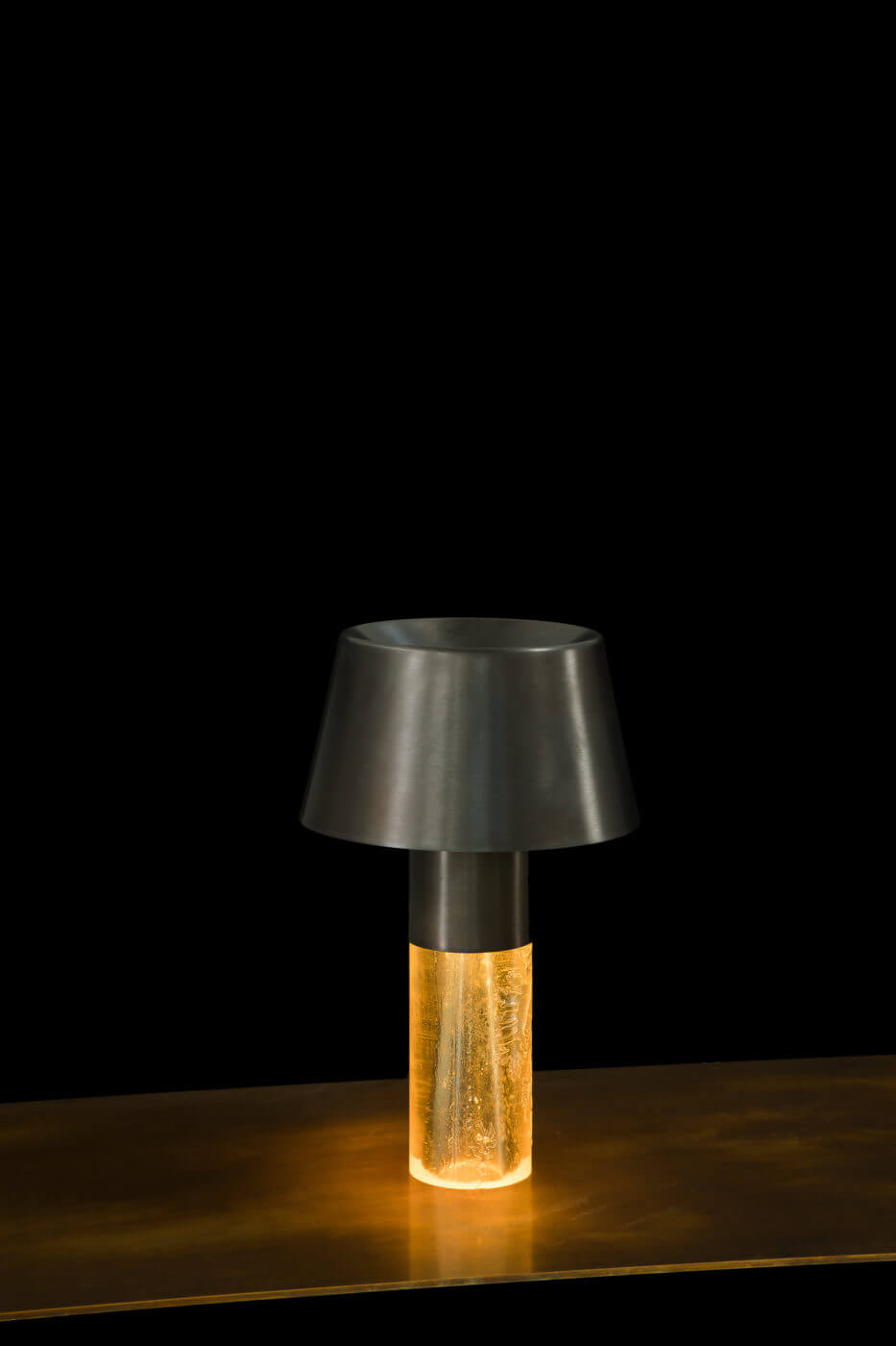 Henge Настольная лампа Ghost Lamp Table 38 от Henge — в интерьере