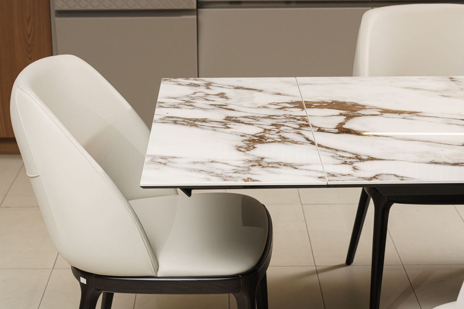 Cattelan Italia Стол Tyron Keramik Drive KM12 Brecia от Cattelan Italia — в интерьере