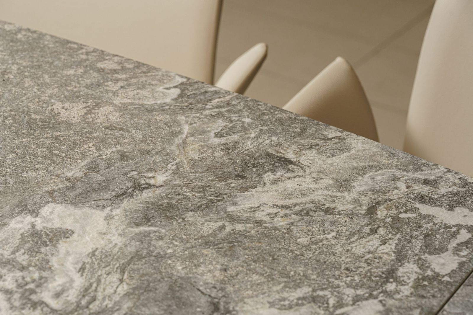 Cattelan Italia Стол Duffy Keramik Drive KM13 Arenal от Cattelan Italia — в интерьере