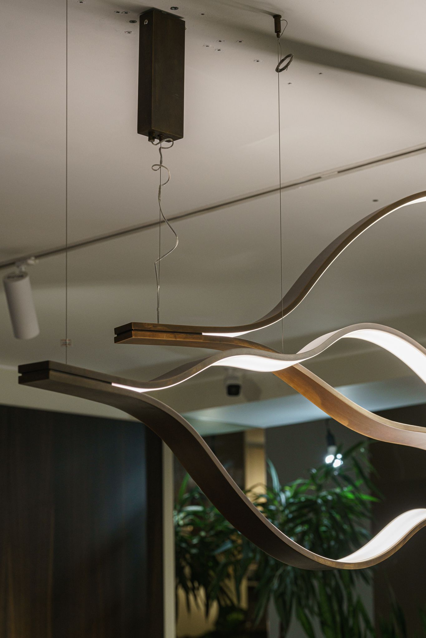 Henge Люстра Tape Light 185 от Henge — в интерьере