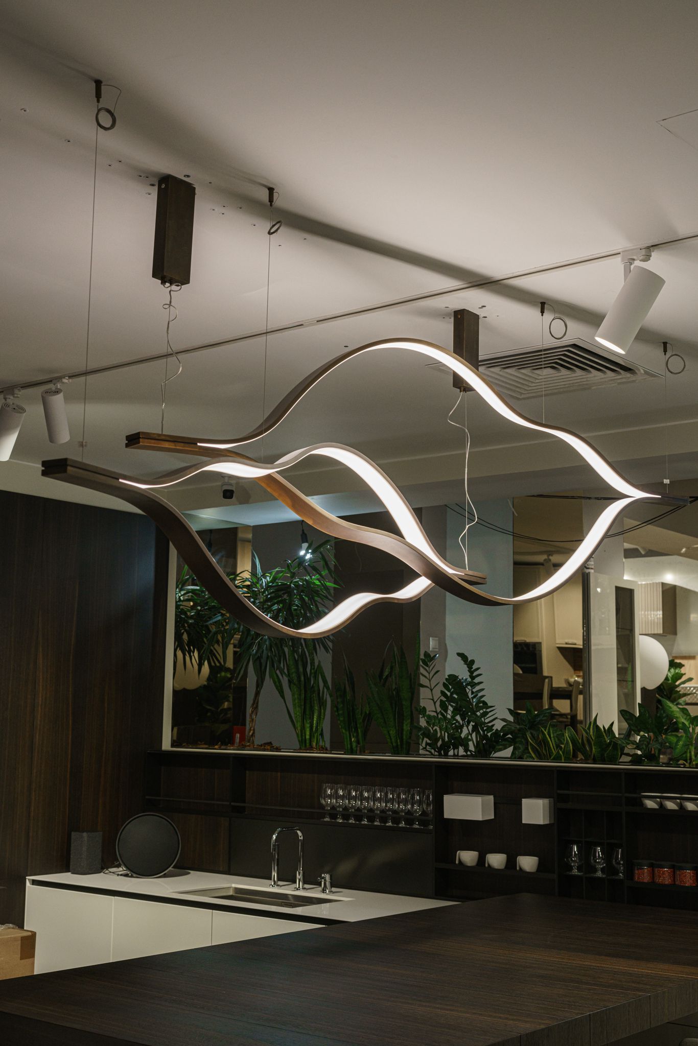 Henge Люстра Tape Light 185 от Henge — в интерьере