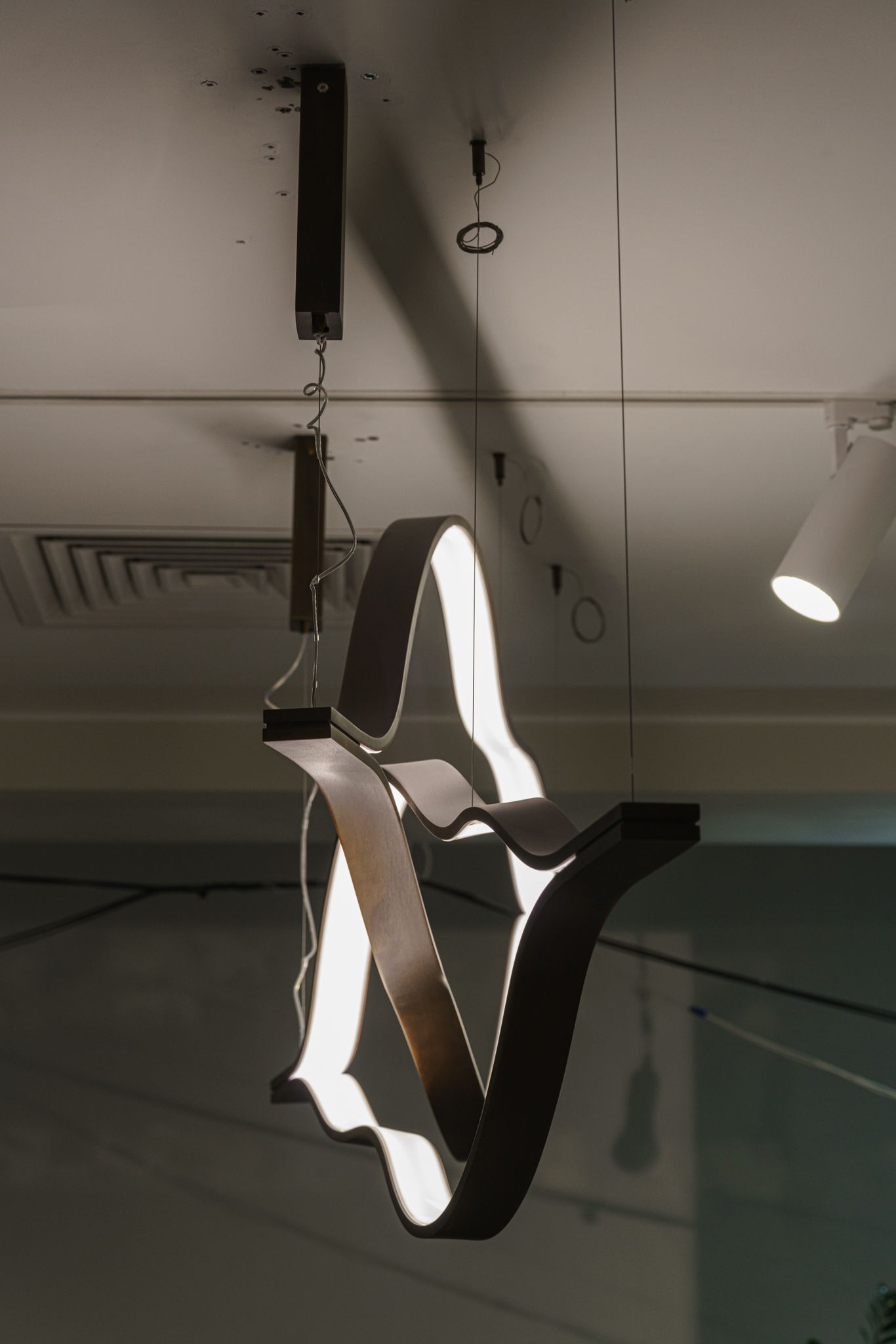 Henge Люстра Tape Light 185 от Henge — в интерьере