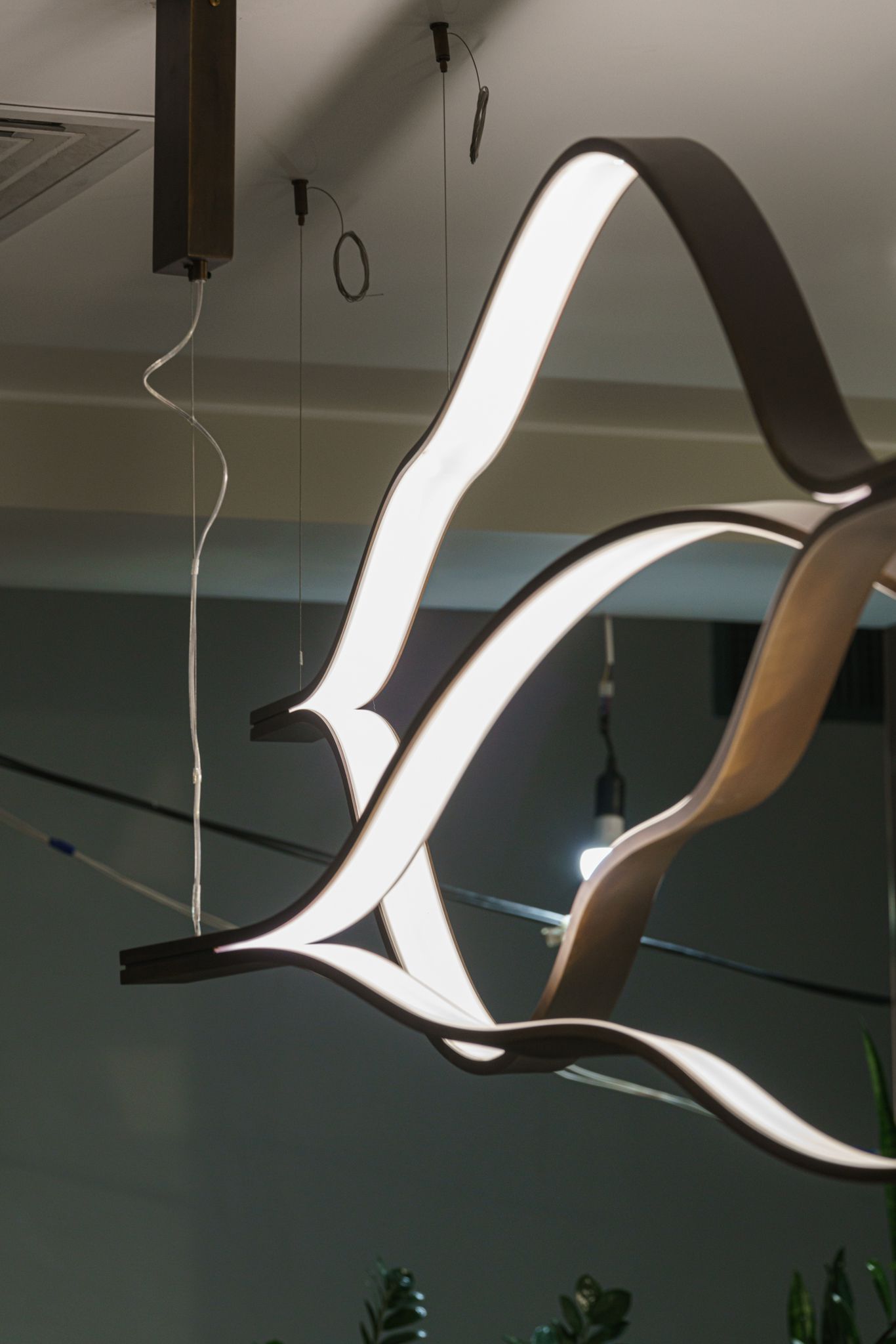 Henge Люстра Tape Light 204 от Henge — в интерьере