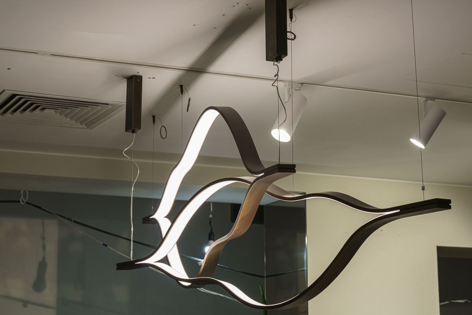 Henge Люстра Tape Light 204 от Henge — в интерьере
