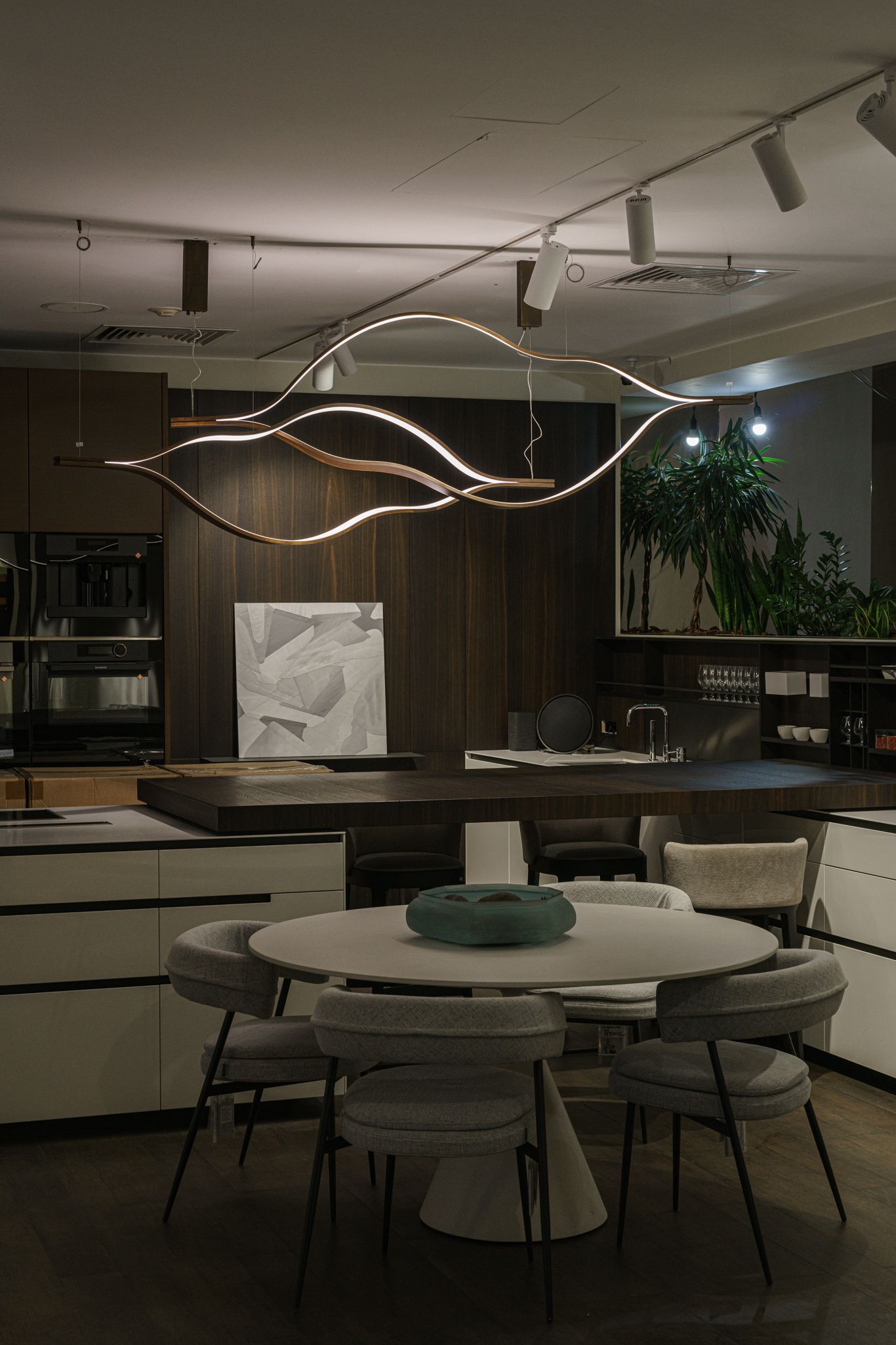 Henge Люстра Tape Light 204 от Henge — в интерьере