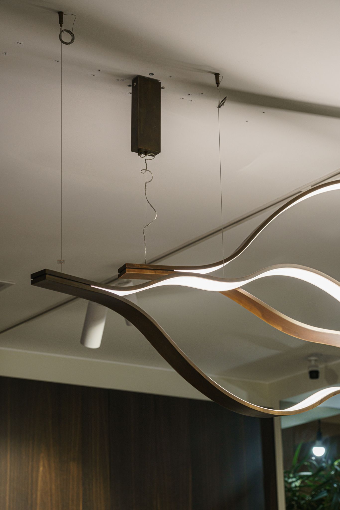Henge Люстра Tape Light 204 от Henge — в интерьере