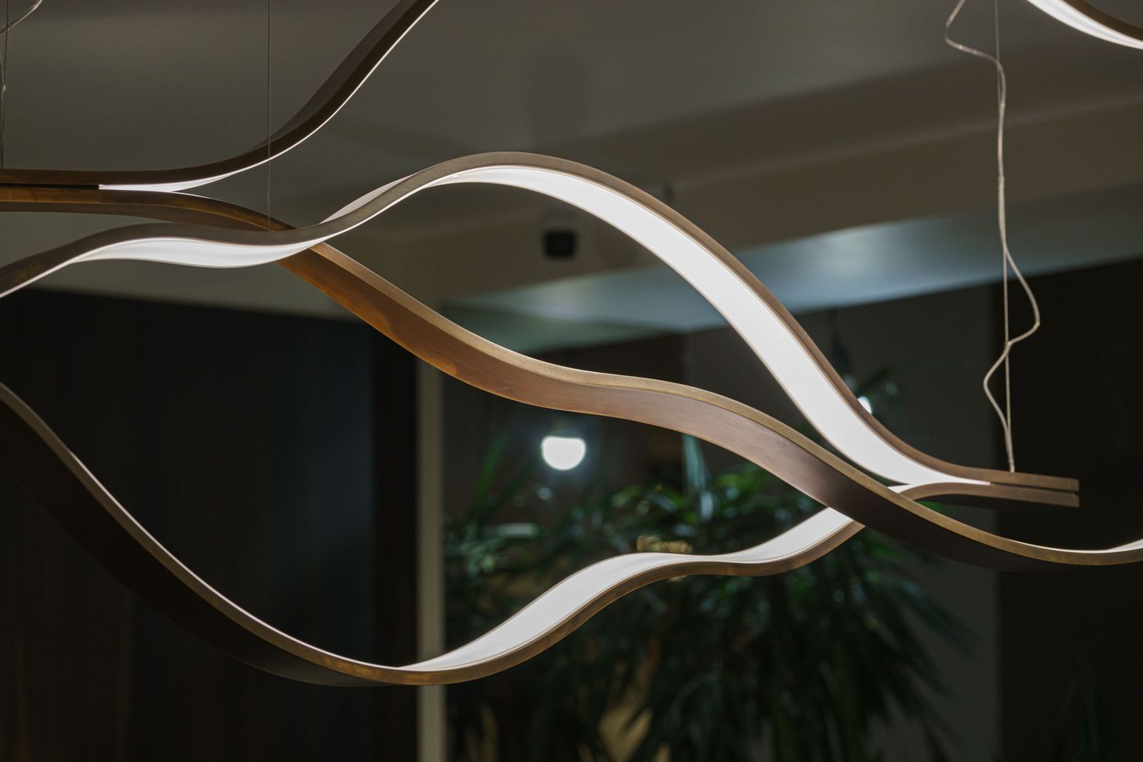 Henge Люстра Tape Light 204 от Henge — в интерьере