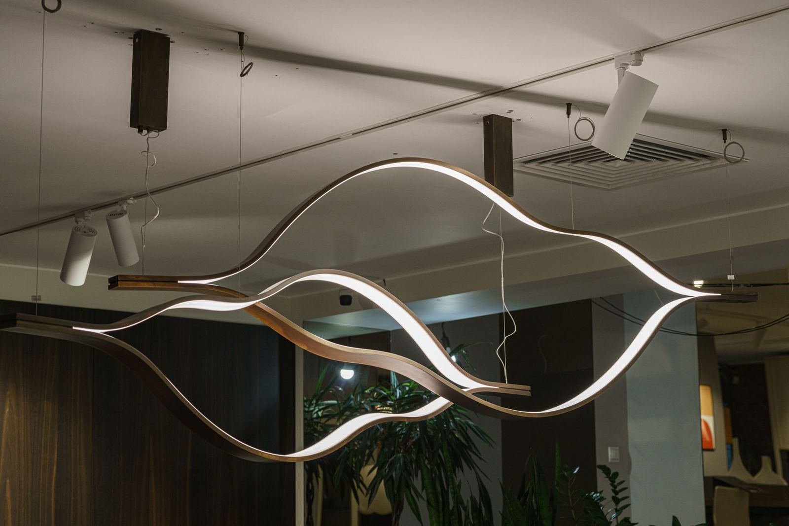Henge Люстра Tape Light 204 от Henge — в интерьере