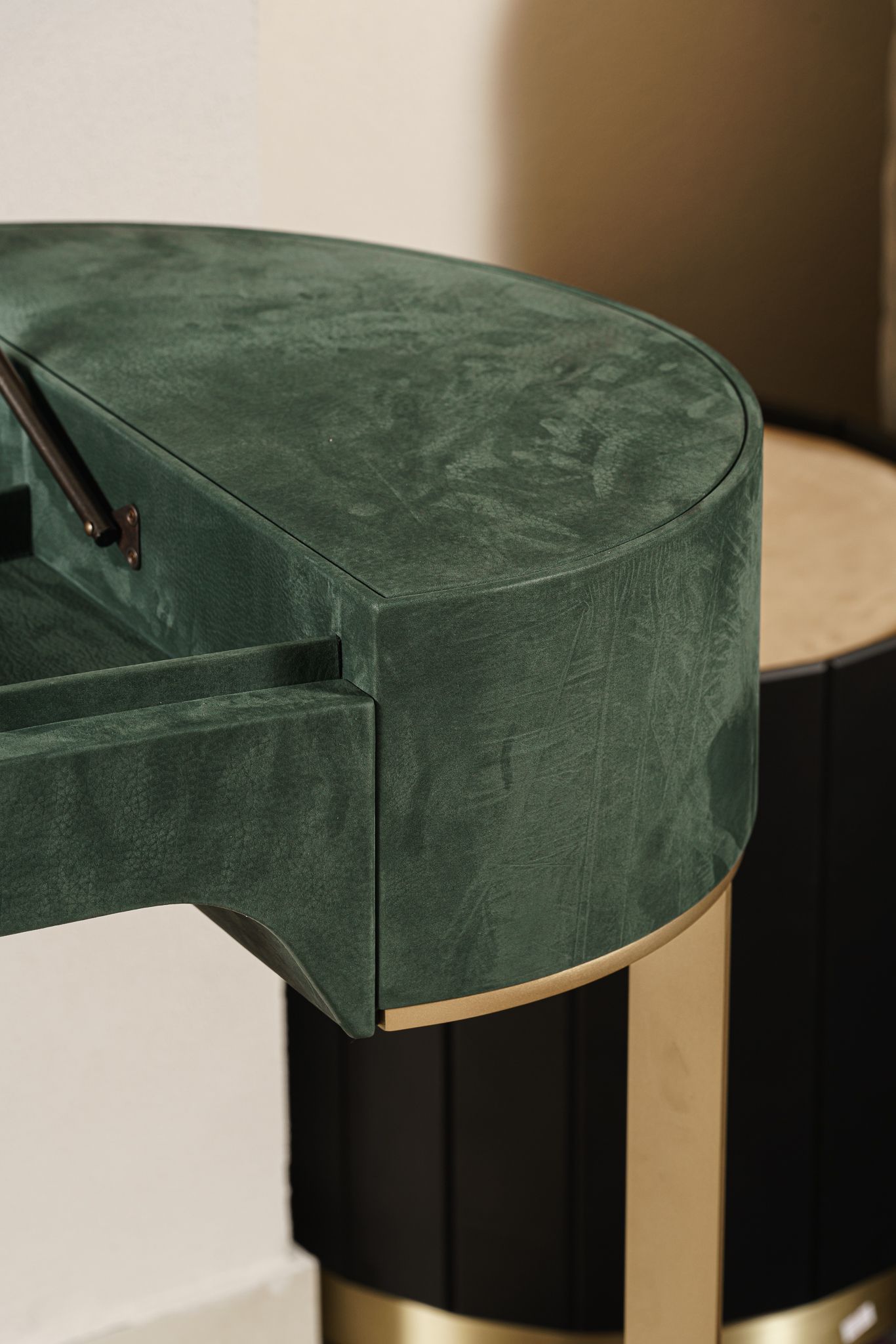 Baxter Туалетный столик Yves Nabuck Wood от Baxter — в интерьере