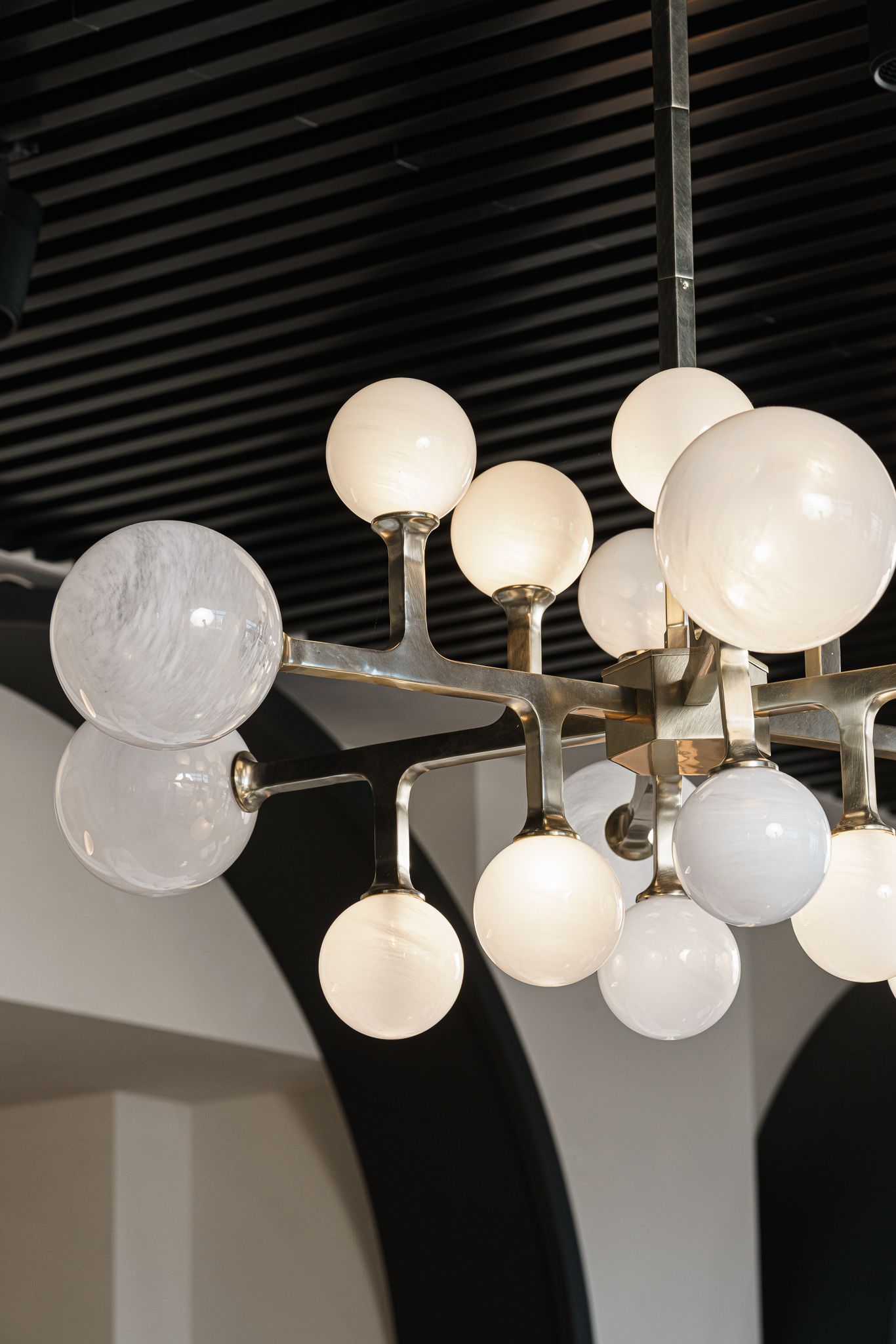 Arteriors Люстра Tricia от Arteriors — в интерьере