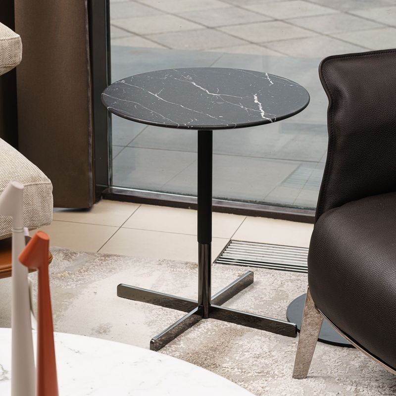 Poltrona Frau Столик с топом в коже Bob 45 Marquinia marble от Poltrona Frau — в интерьере