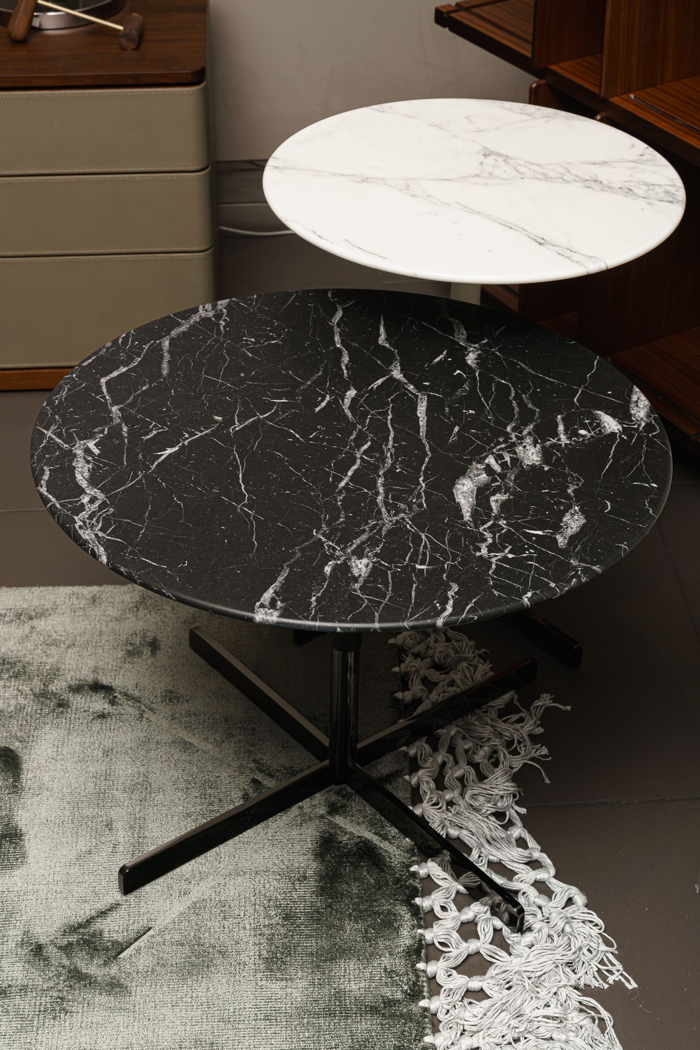 Poltrona Frau Журнальный столик Bob Marquinia marble 60 от Poltrona Frau — в интерьере