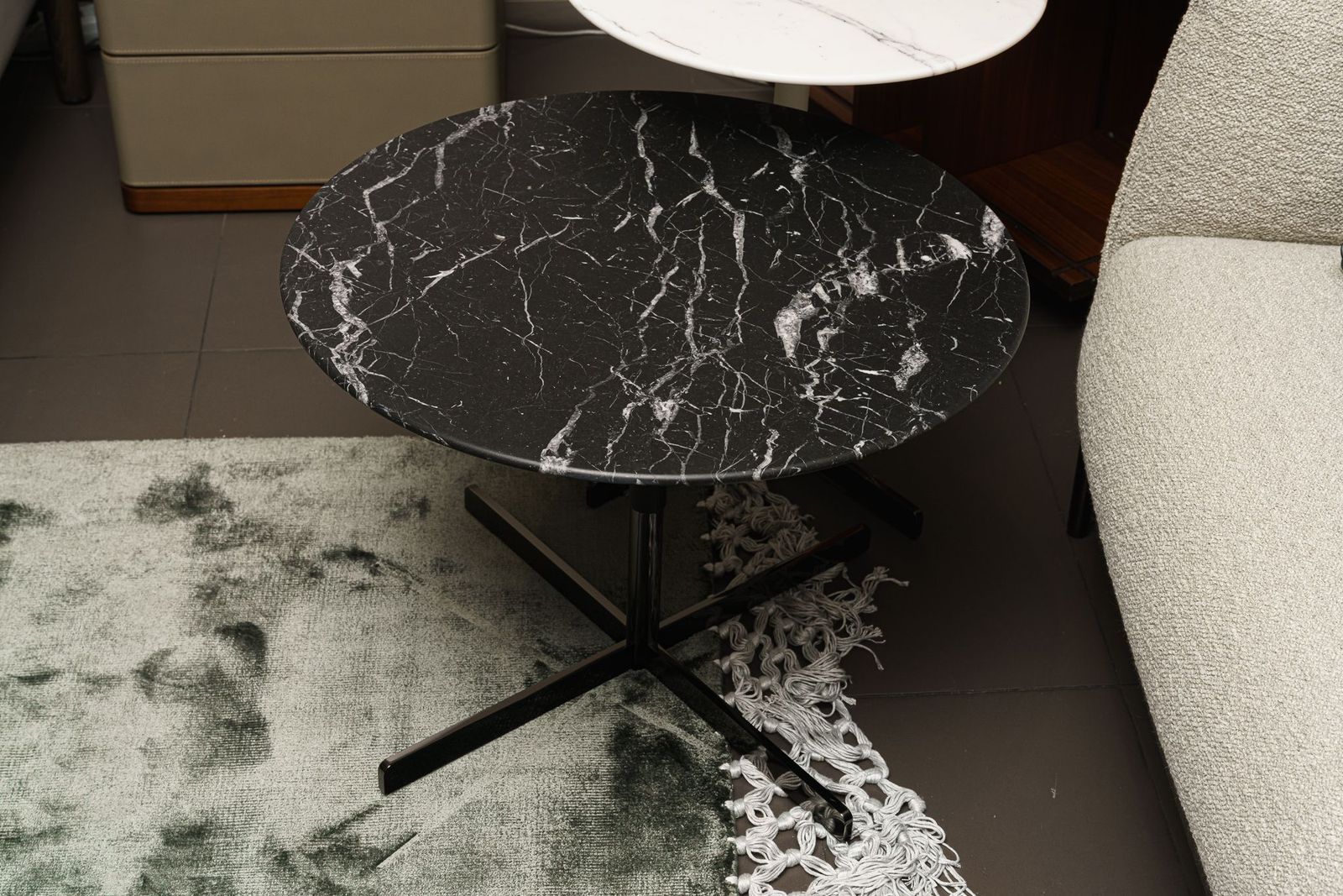 Poltrona Frau Журнальный столик Bob Marquinia marble 60 от Poltrona Frau — в интерьере