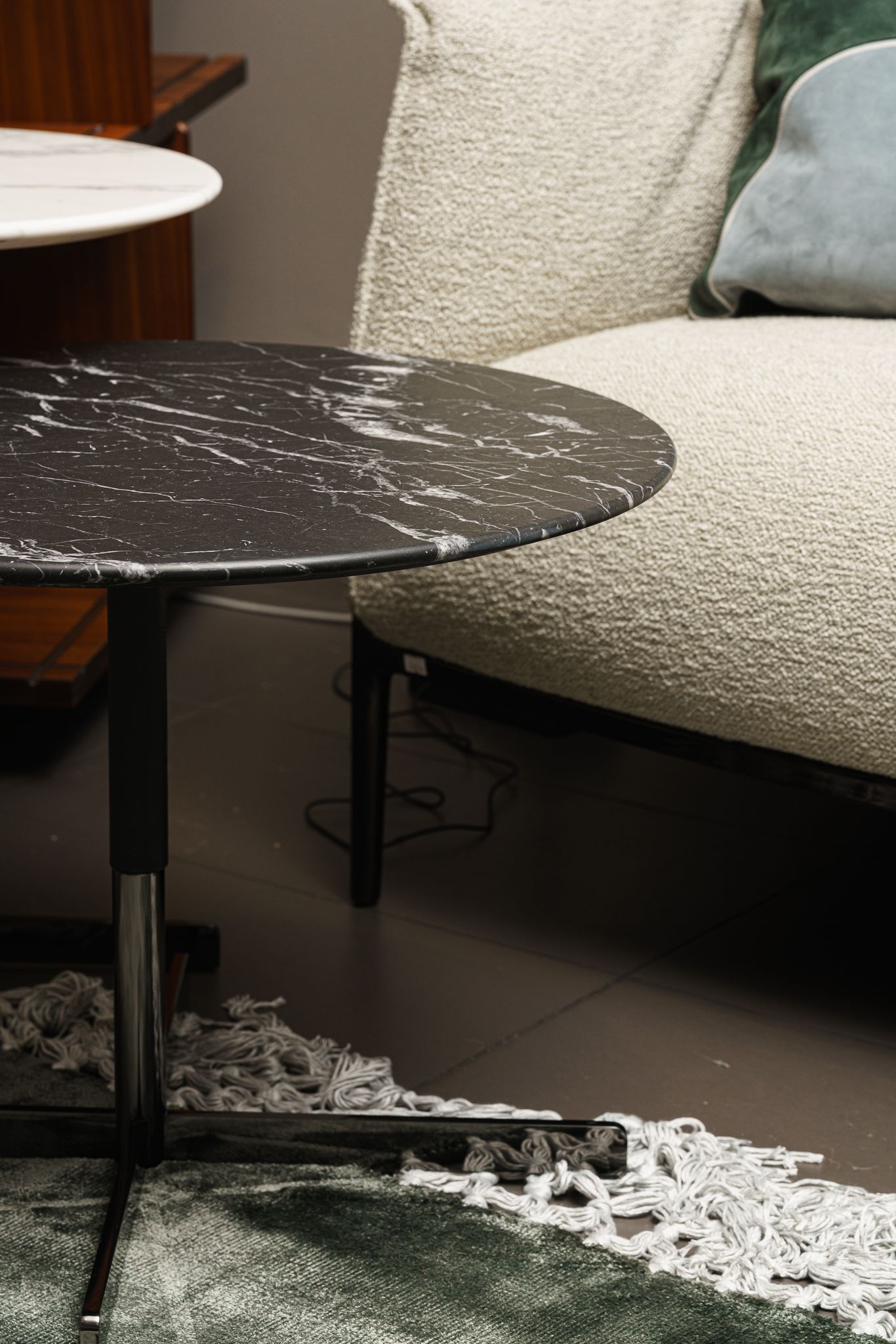 Poltrona Frau Журнальный столик Bob Marquinia marble 60 от Poltrona Frau — в интерьере