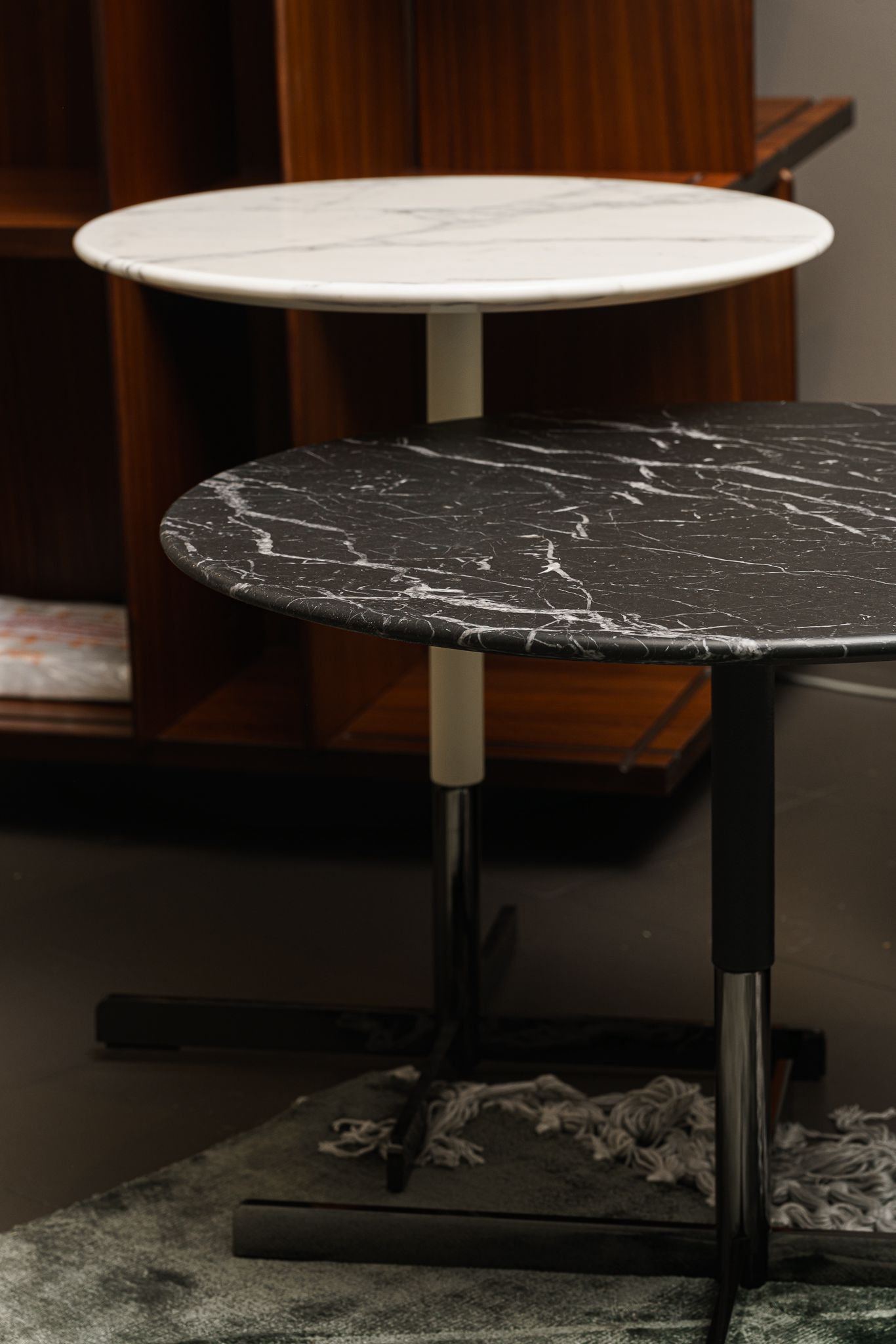 Poltrona Frau Журнальный столик Bob Marquinia marble 60 от Poltrona Frau — в интерьере