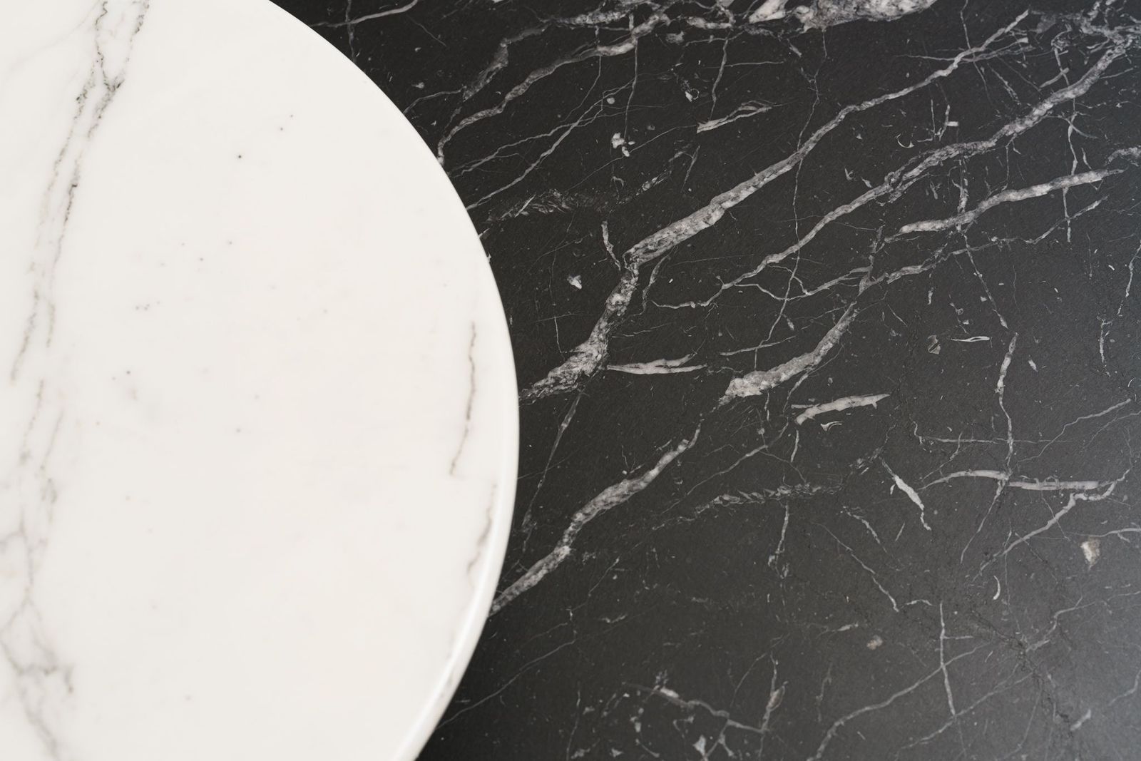 Poltrona Frau Журнальный столик Bob Marquinia marble 60 от Poltrona Frau — в интерьере