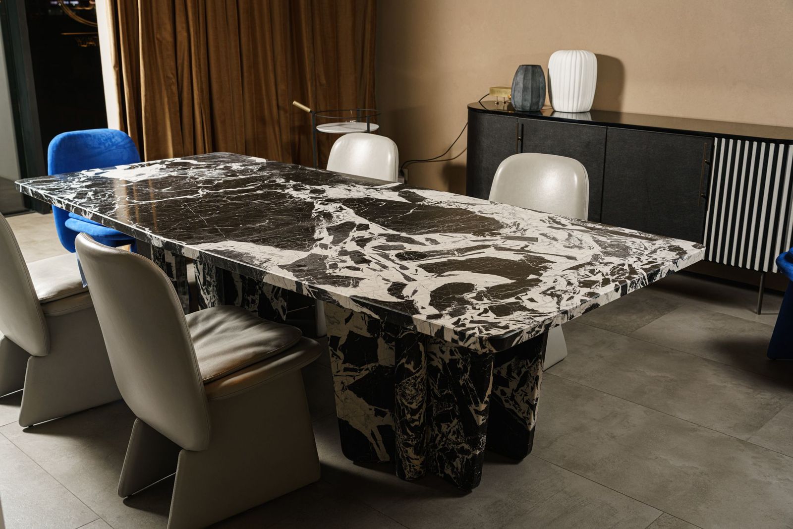 Baxter Стол Kate 305 Brushed Grand Antique D'Aubert от Baxter — в интерьере