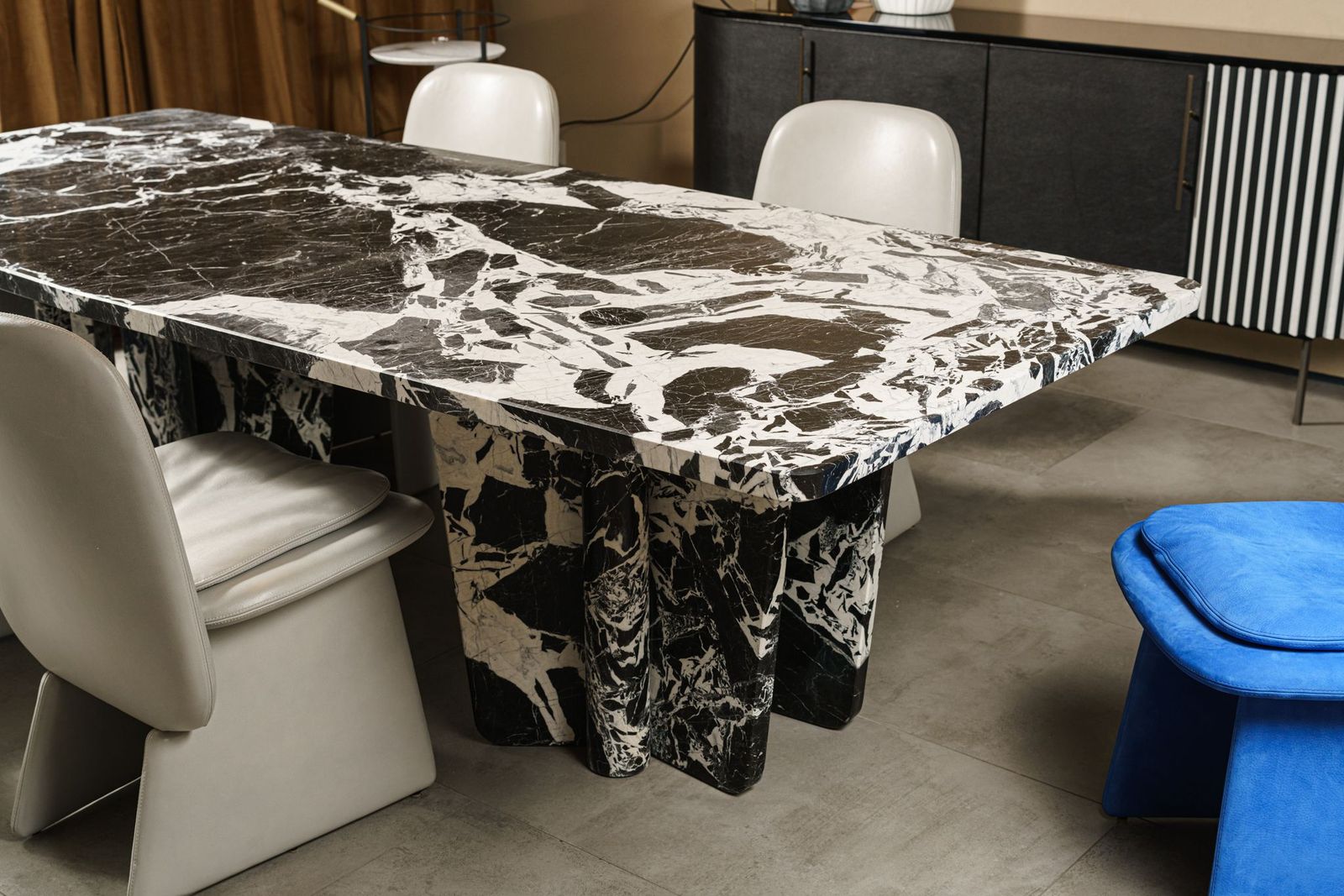 Baxter Стол Kate 305 Brushed Grand Antique D'Aubert от Baxter — в интерьере