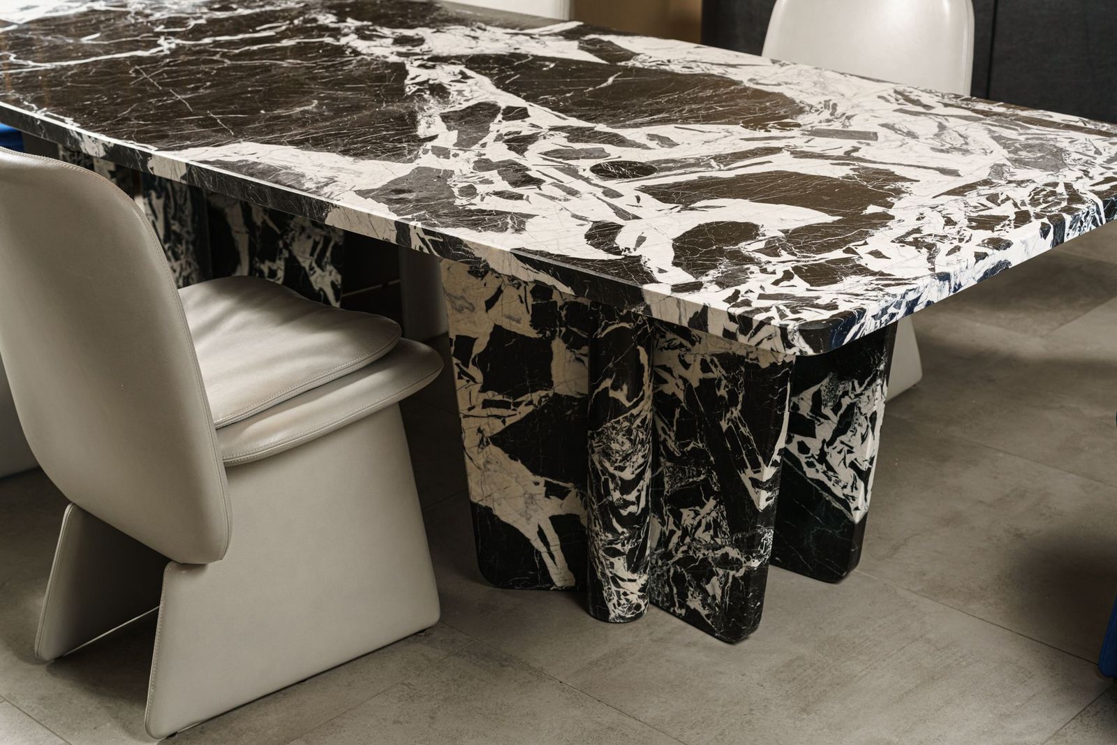 Baxter Стол Kate 305 Brushed Grand Antique D'Aubert от Baxter — в интерьере