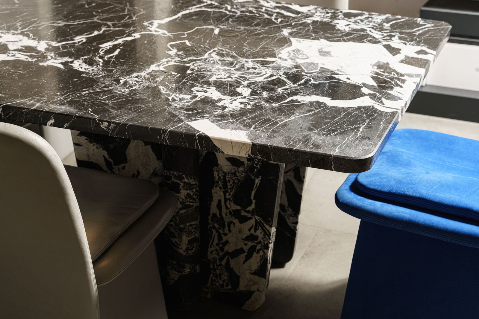 Baxter Стол Kate 265 Brushed Grand Antique D'Aubert от Baxter — в интерьере