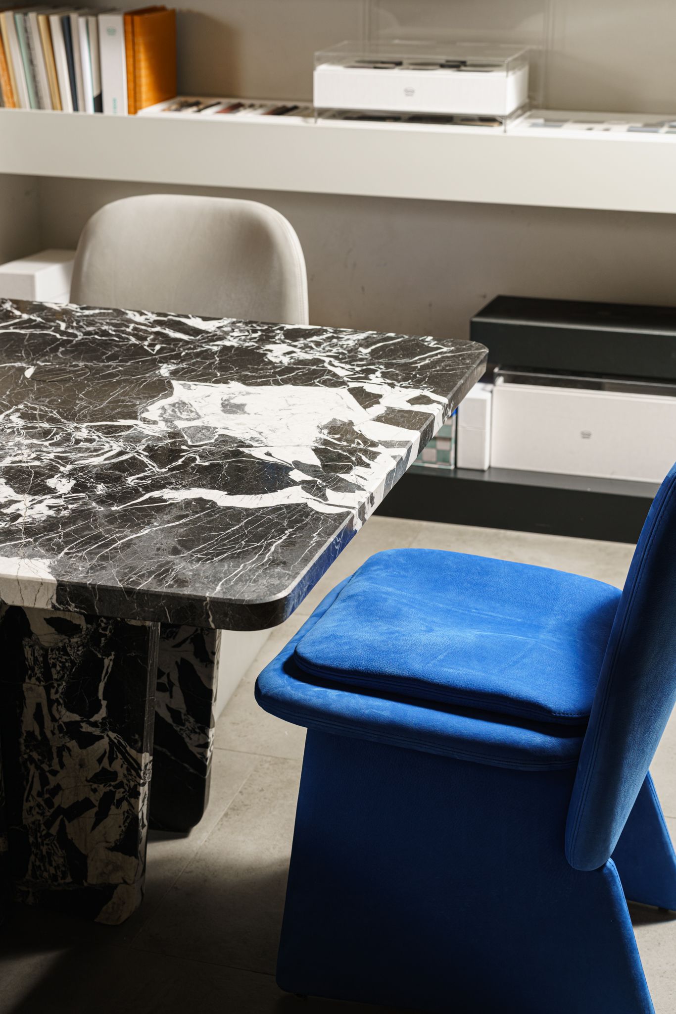 Baxter Стол Kate 265 Brushed Grand Antique D'Aubert от Baxter — в интерьере
