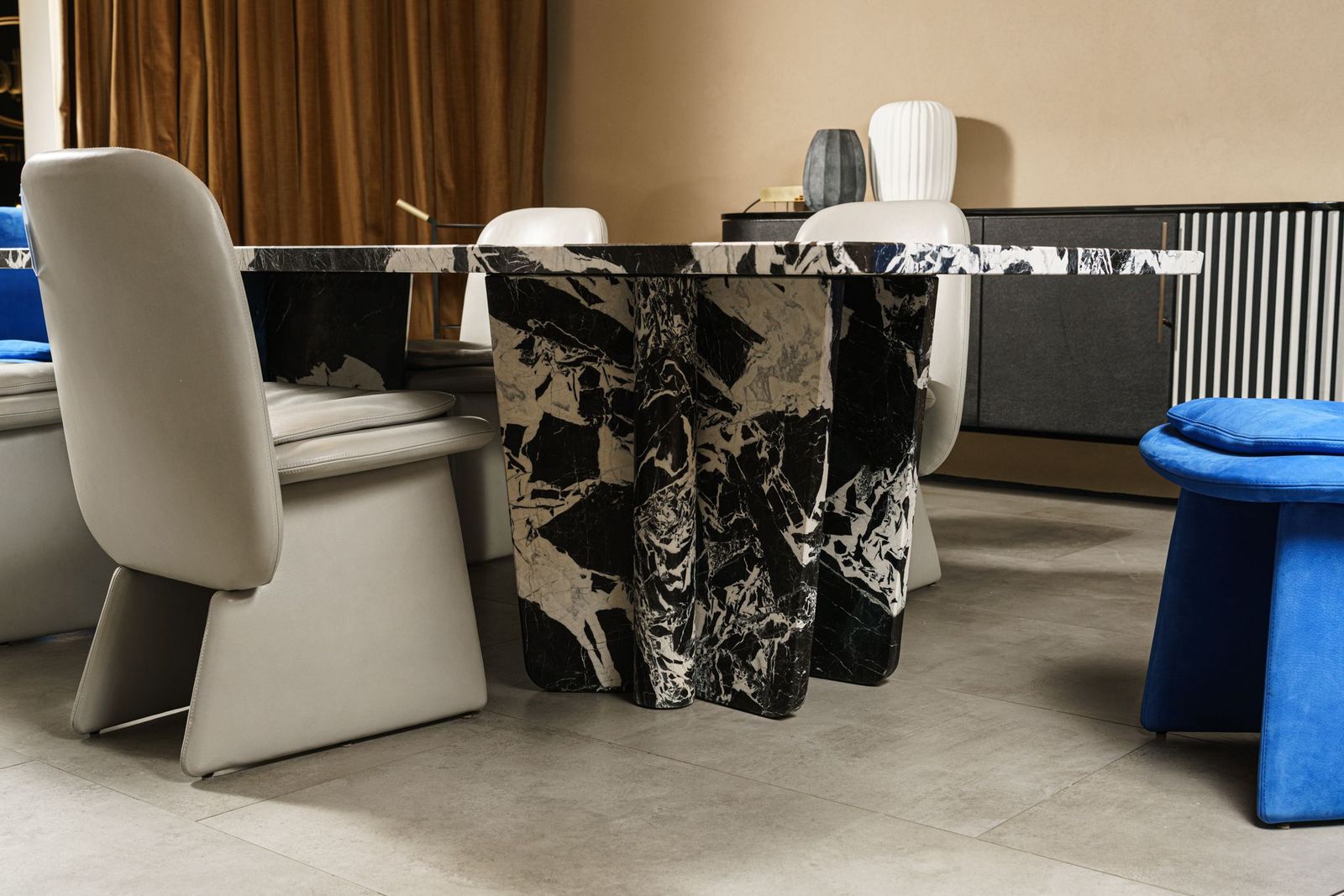 Baxter Стол Kate 265 Brushed Grand Antique D'Aubert от Baxter — в интерьере