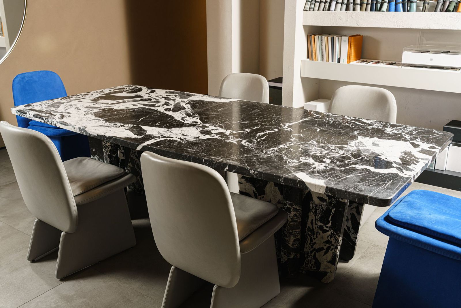 Baxter Стол Kate 265 Brushed Grand Antique D'Aubert от Baxter — в интерьере