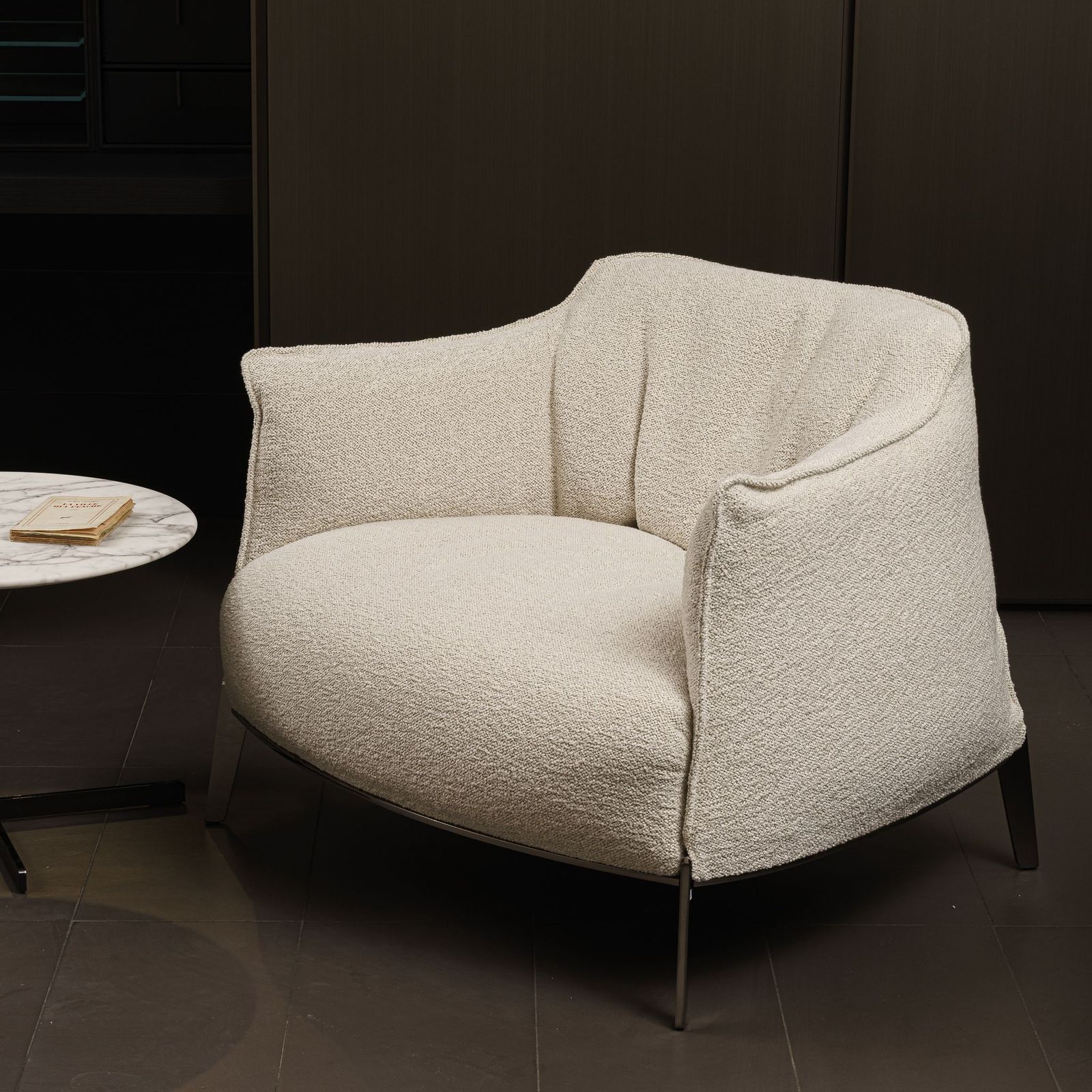 Poltrona Frau Кресло Archibald Gran Comfort Loop Greggio от Poltrona Frau — в интерьере