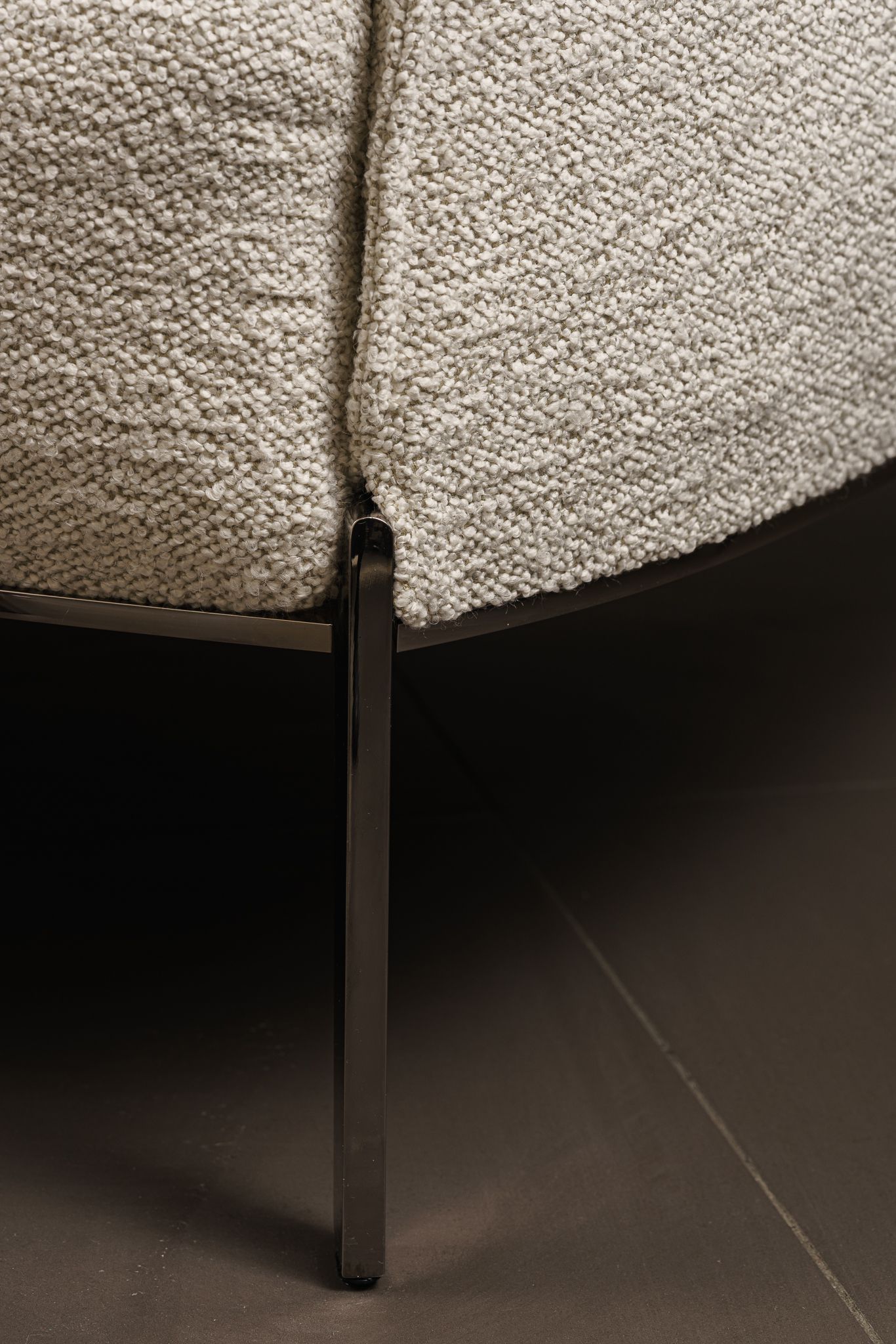 Poltrona Frau Пуф Archibald Gran Comfort Loop Greggio от Poltrona Frau — в интерьере