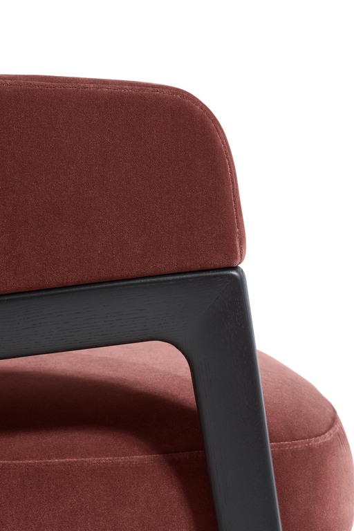 Poltrona Frau Кресло Duo Lounge Velvet Ziggy Red Onion / Wenge от Poltrona Frau — в интерьере