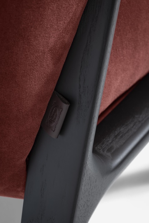 Poltrona Frau Кресло Duo Lounge Velvet Ziggy Red Onion / Wenge от Poltrona Frau — в интерьере