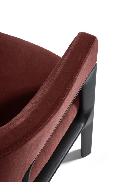 Poltrona Frau Кресло Duo Lounge Velvet Ziggy Red Onion / Wenge от Poltrona Frau — в интерьере