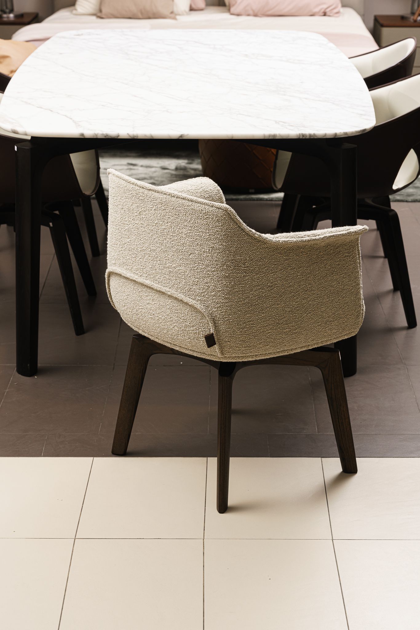 Poltrona Frau Стул Archibald Swivel Loop Corda от Poltrona Frau — в интерьере