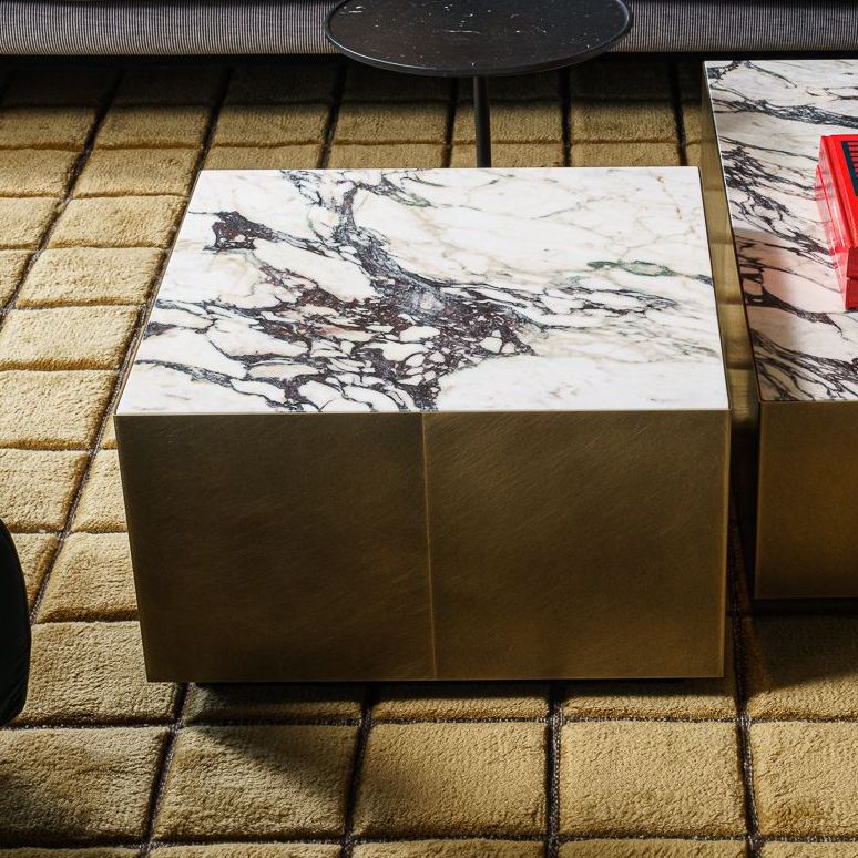 Meridiani Журнальный столик Belt Marble 60 square от Meridiani — в интерьере