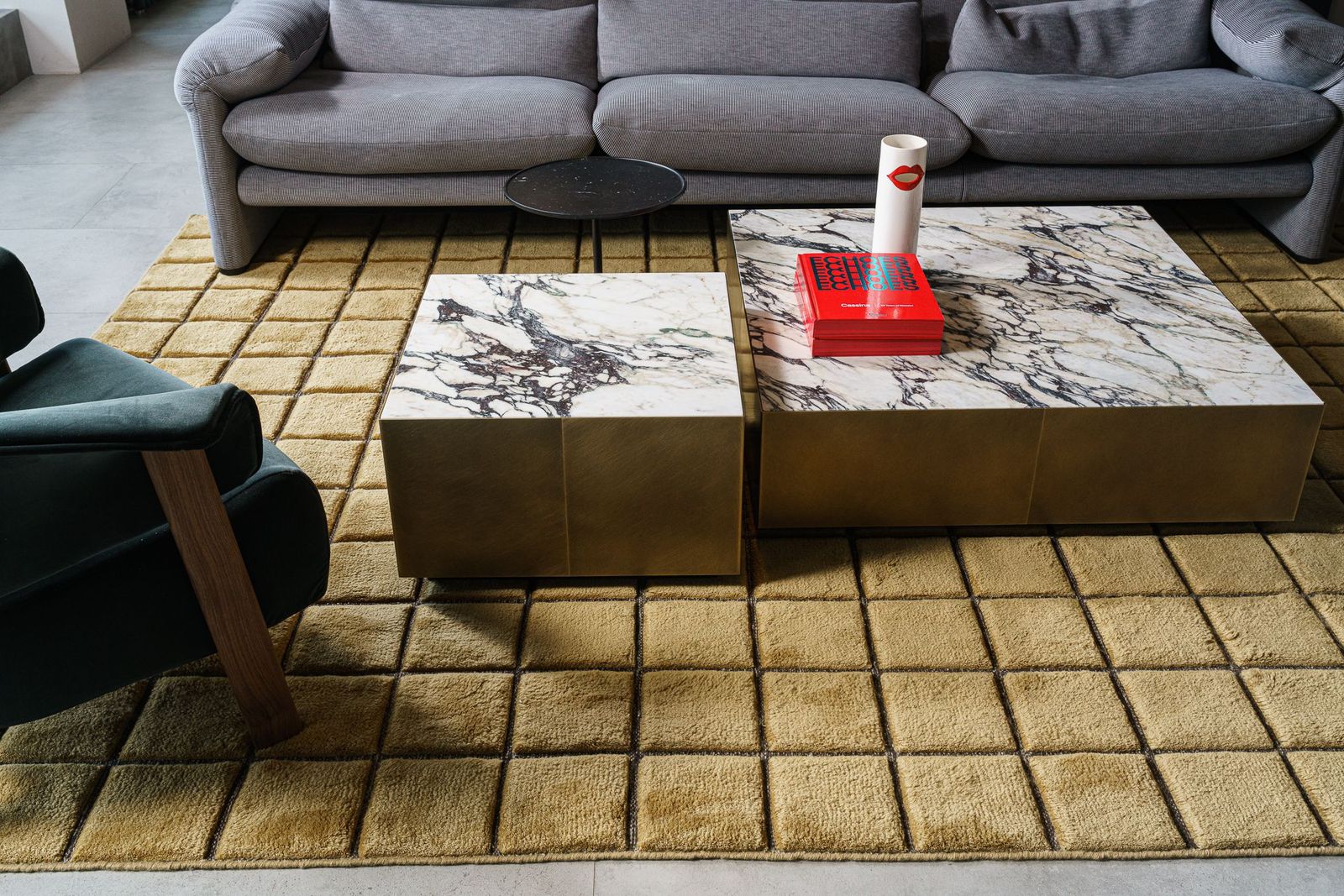Meridiani Журнальный столик Belt Marble 60 square от Meridiani — в интерьере