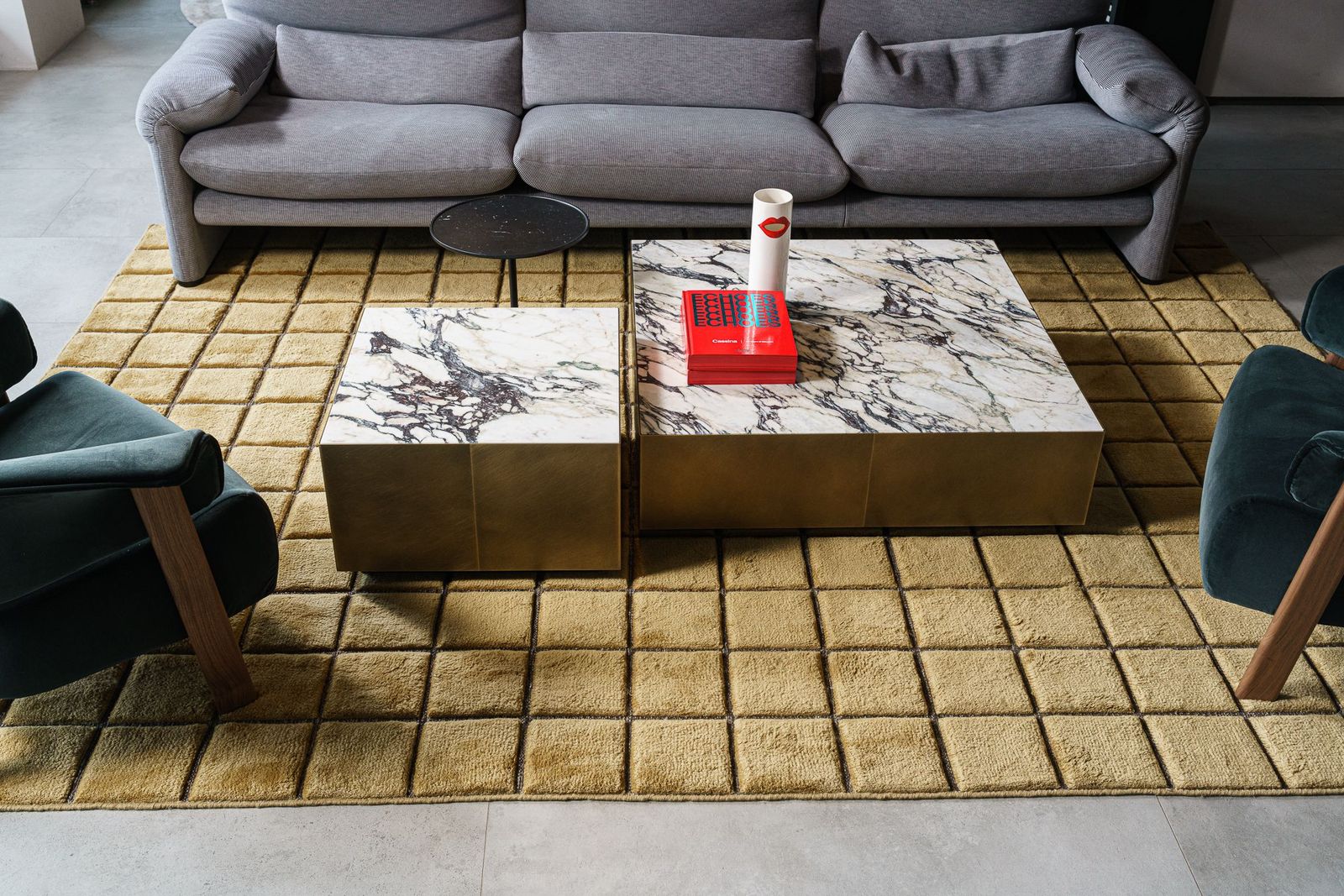 Meridiani Журнальный столик Belt Marble 100 square от Meridiani — в интерьере