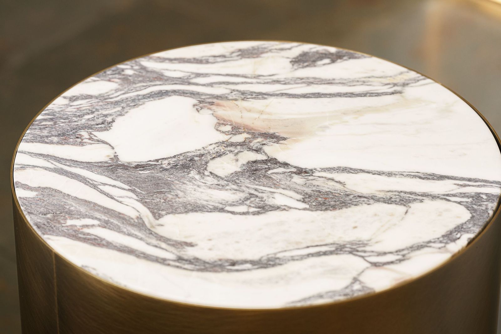 Meridiani Журнальный столик Belt Marble 37 round от Meridiani — в интерьере