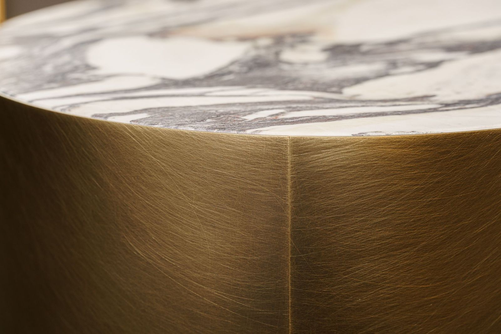 Meridiani Журнальный столик Belt Marble 37 round от Meridiani — в интерьере