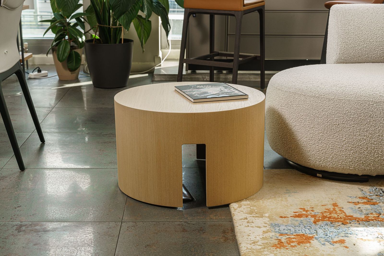 Meridiani Журнальный столик Gong 60 Oak Light от Meridiani — в интерьере