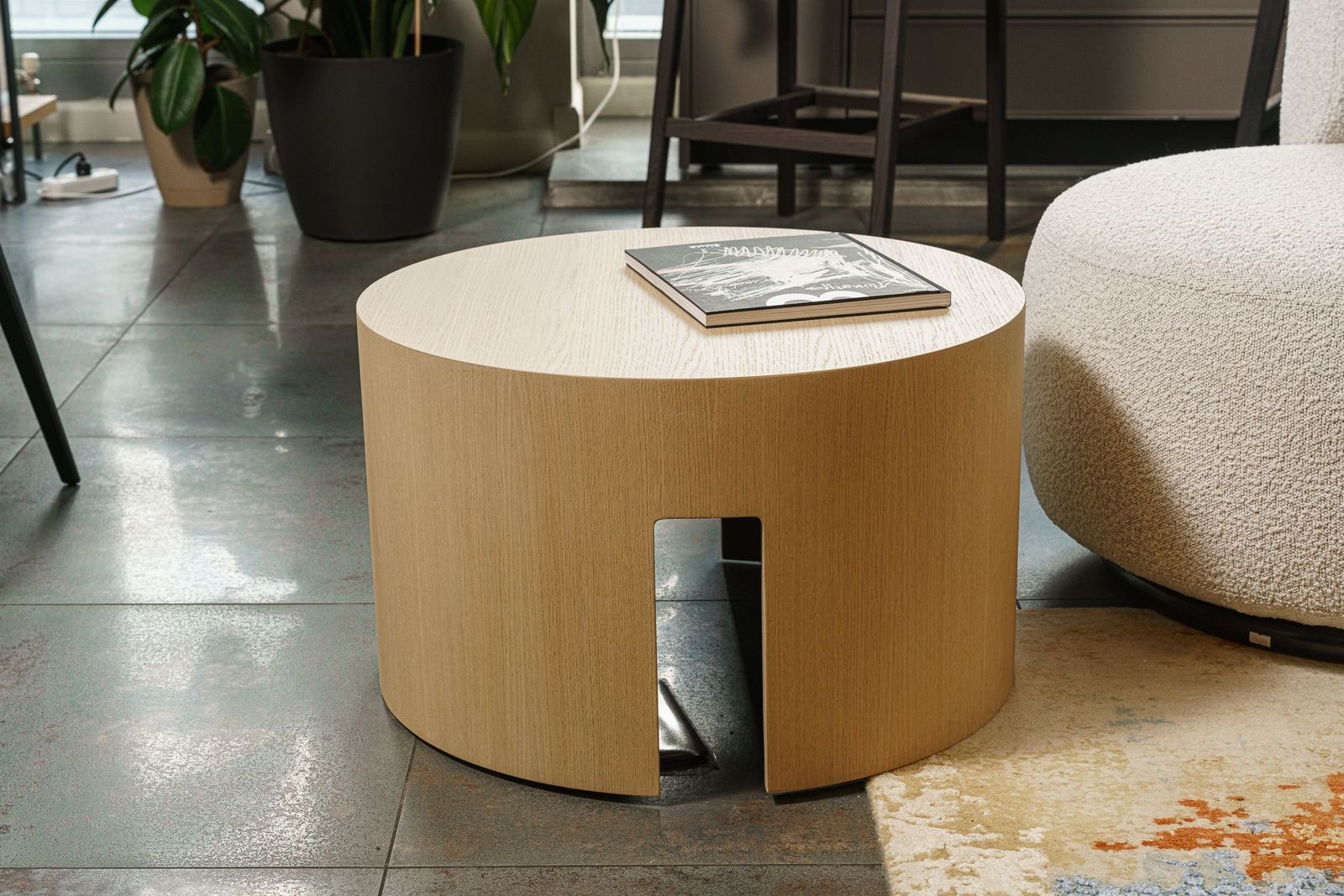 Meridiani Журнальный столик Gong 60 Oak Light от Meridiani — в интерьере