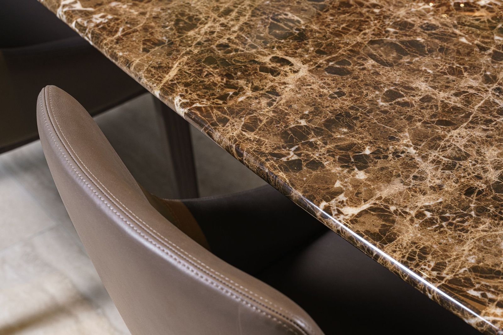 Molteni&C Стол Old Ford 292 Emperador dark от Molteni & C — в интерьере