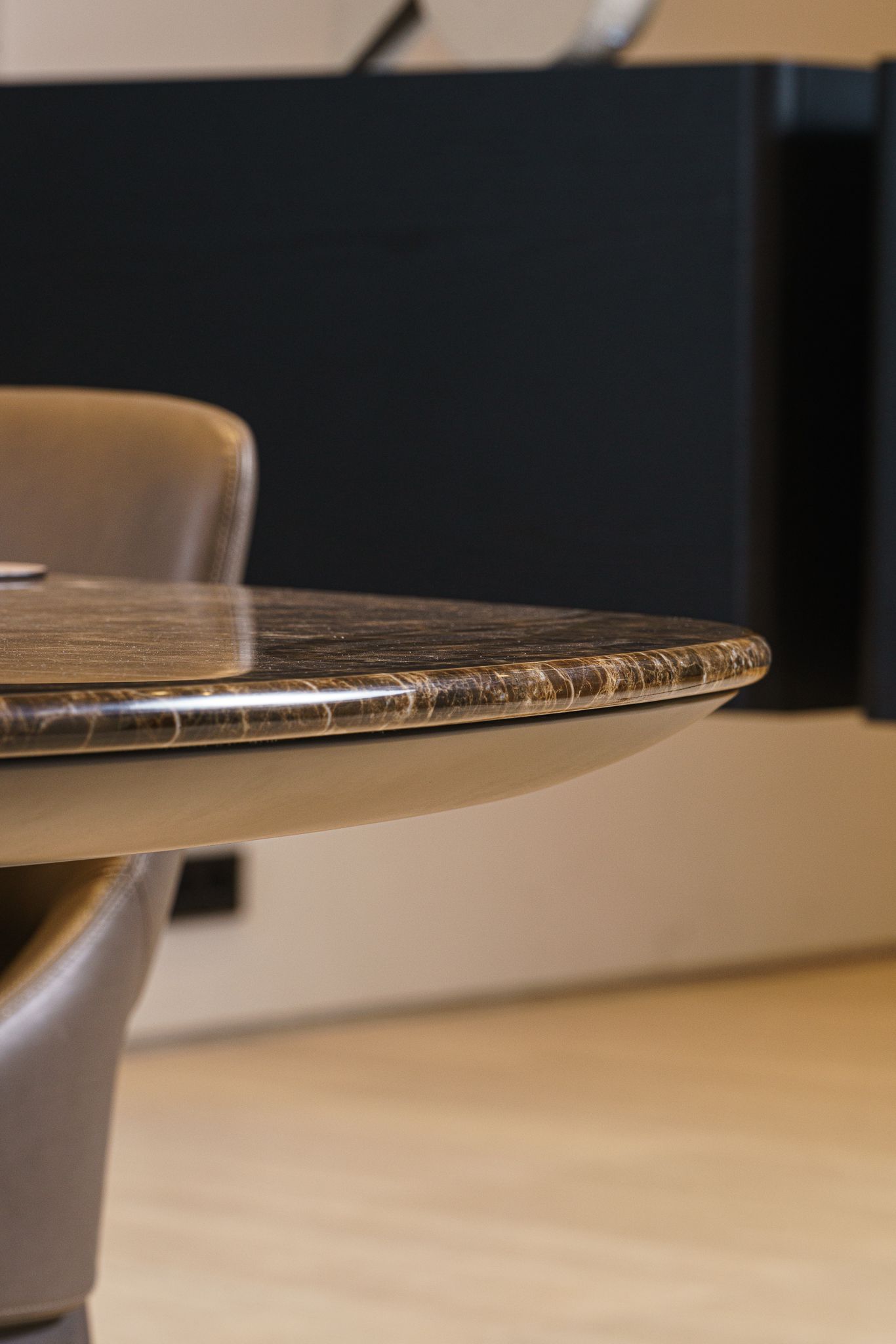Molteni&C Стол Old Ford 292 Emperador dark от Molteni & C — в интерьере