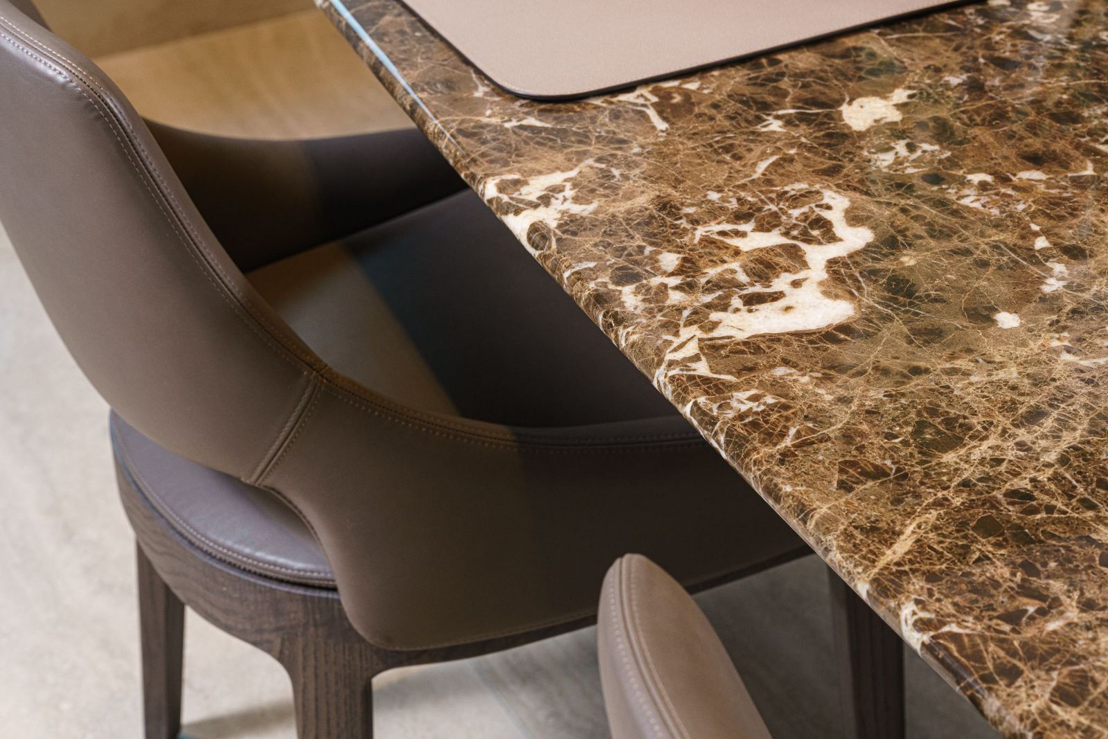 Molteni&C Стол Old Ford 292 Emperador dark от Molteni & C — в интерьере