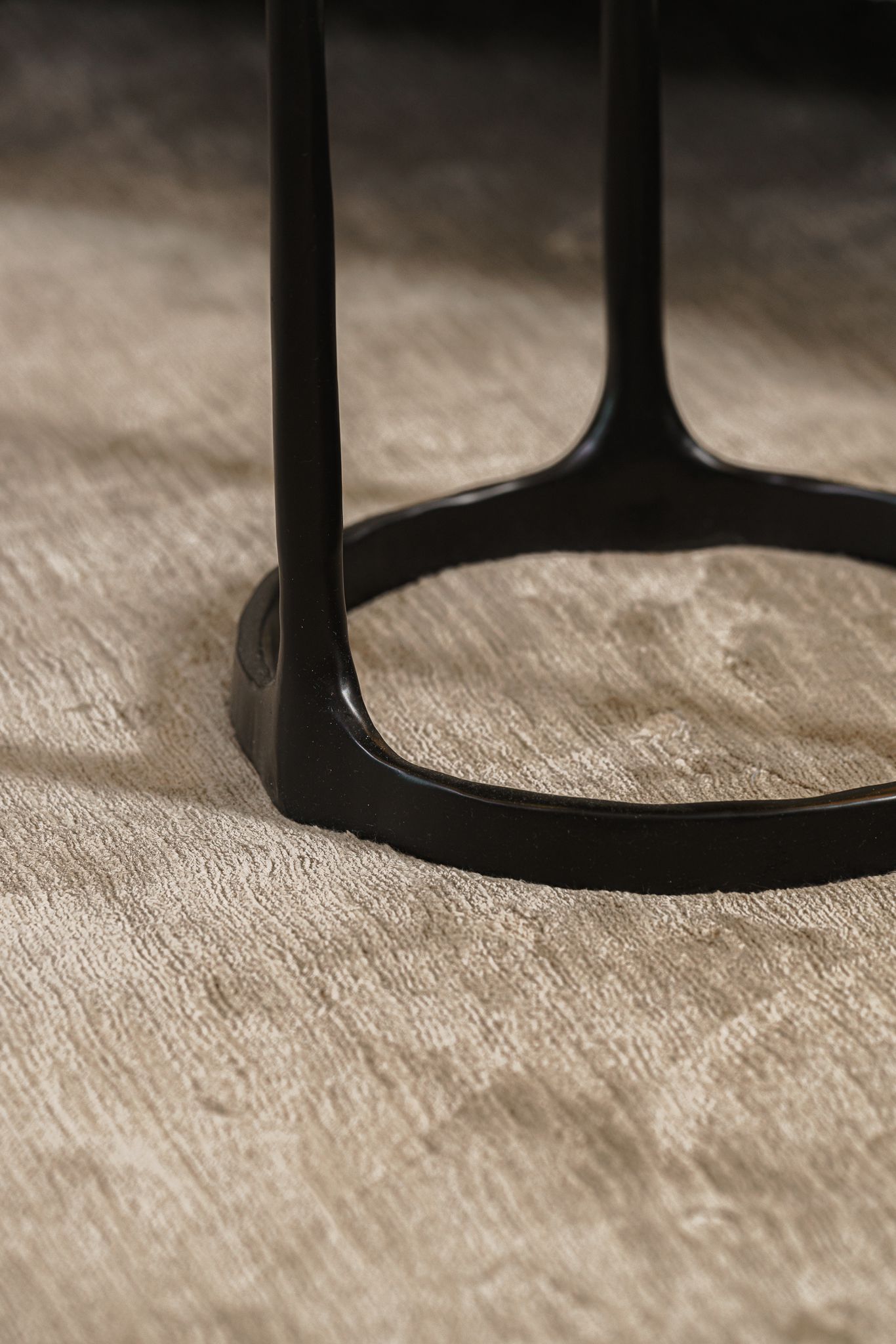 Molteni&C Журнальный столик Aster 40 Smoked от Molteni & C — в интерьере