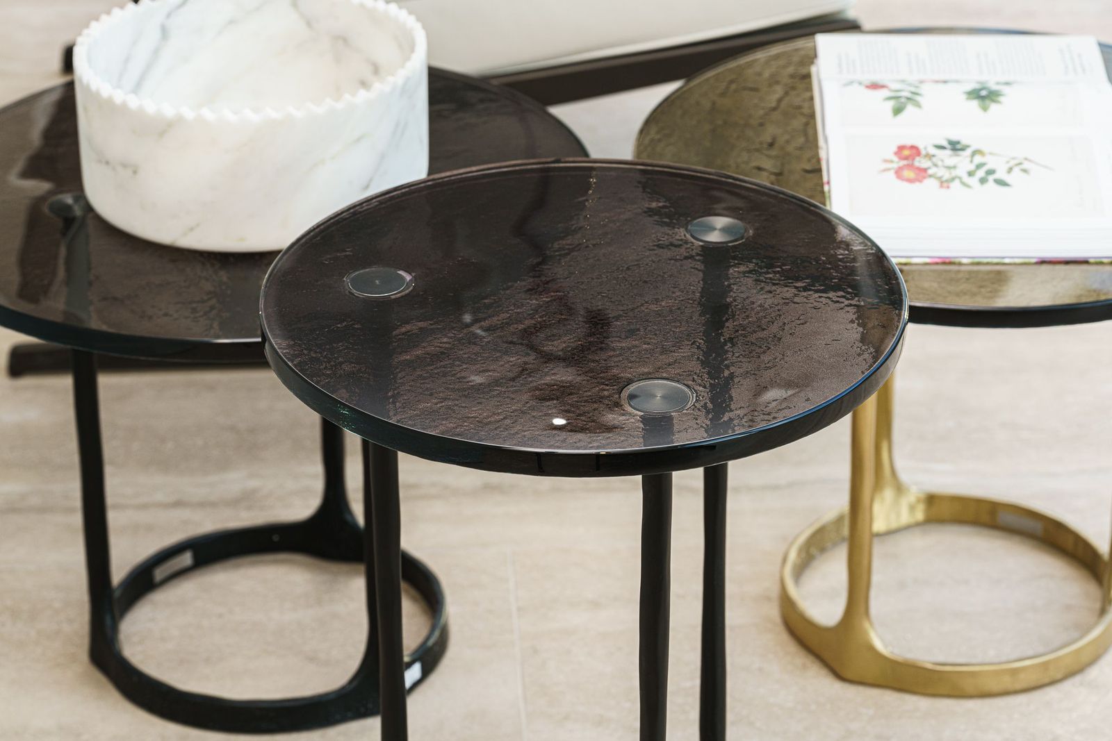 Molteni&C Журнальный столик Aster 40 Smoked от Molteni & C — в интерьере